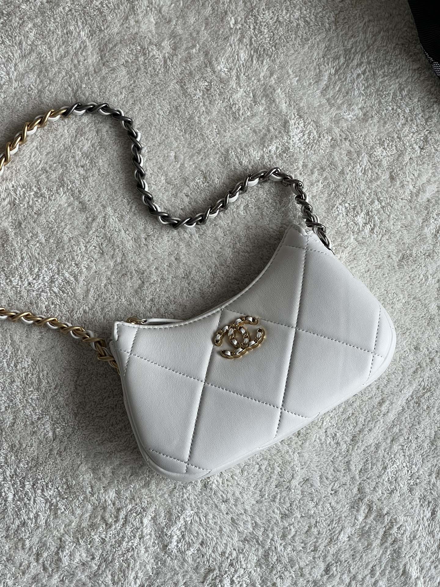 19 Half Moon Hobo Bag in White Quilted Lambskin with Gold-Tone and Ruthenium-Finish Hardware - Mocuir
