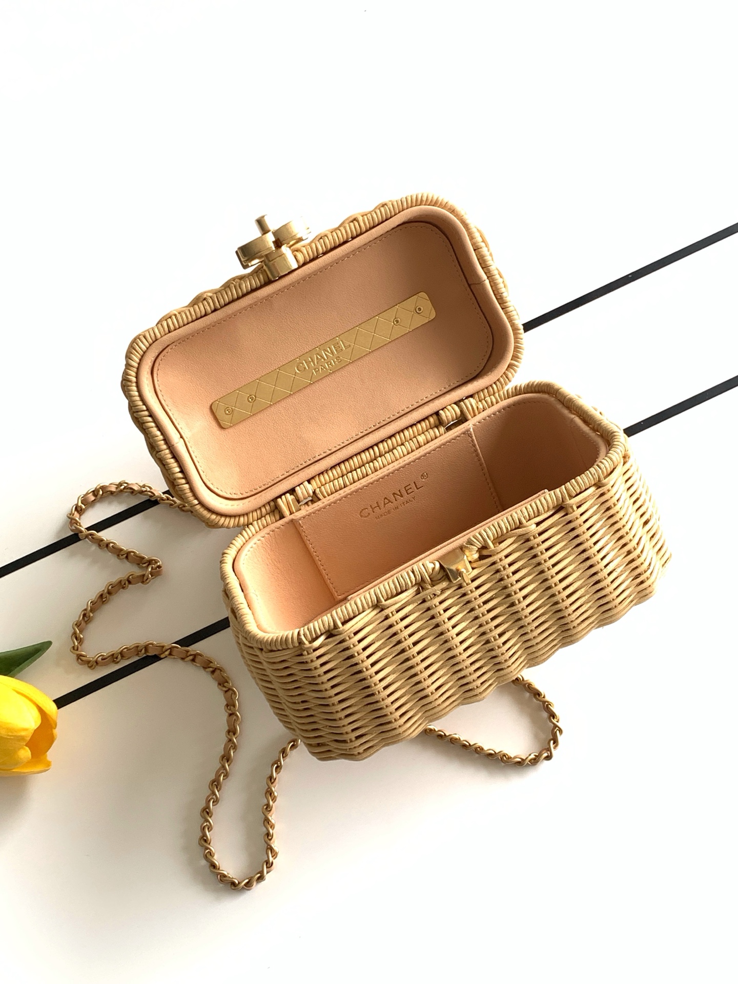 Wicker Vanity Case with Chain (AS4680) in Natural Wicker & Calfskin with Gold-Tone Hardware, 26C Cruise Collection - Mocuir