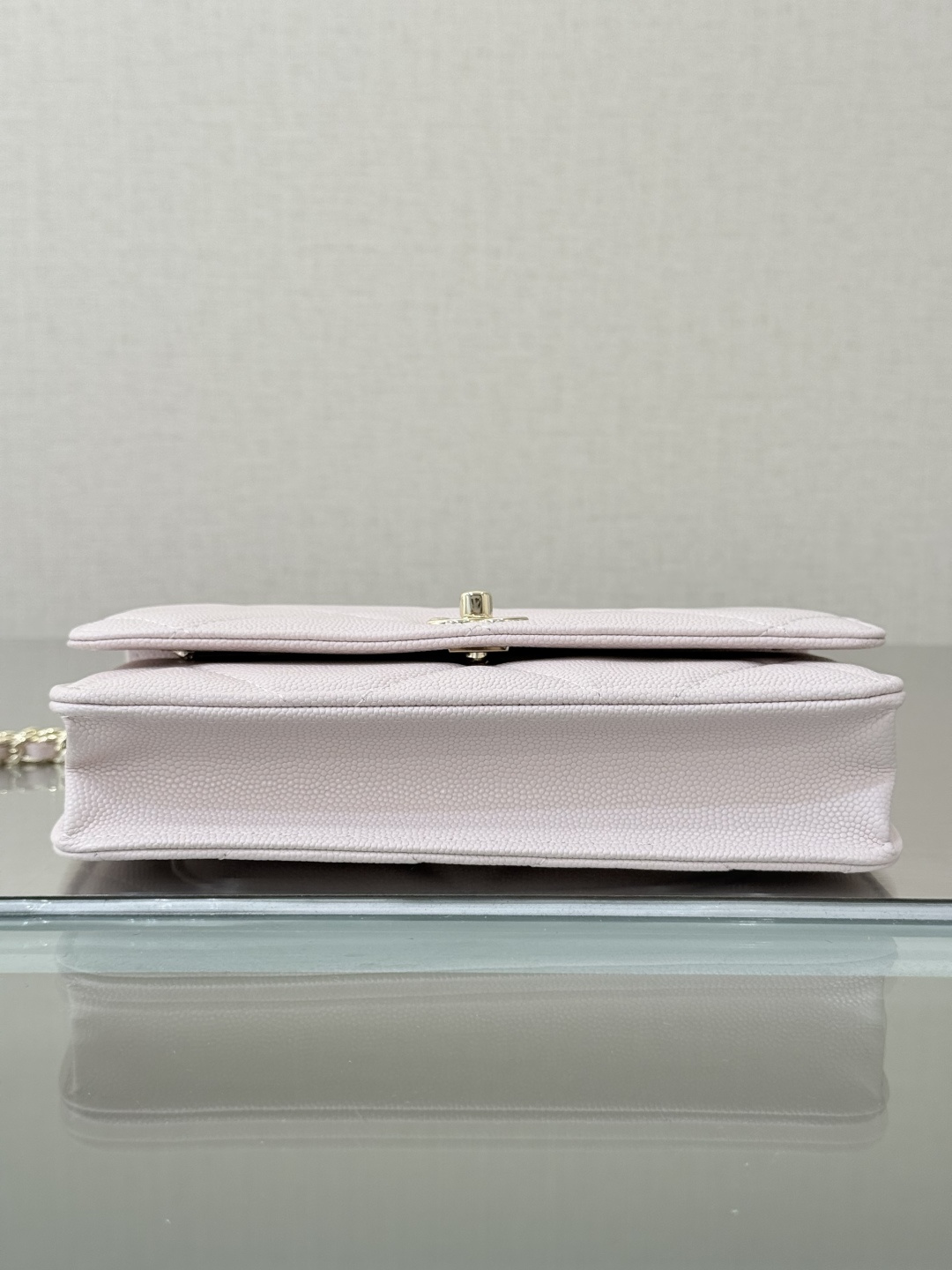 Wallet on Chain with Top Handle (AP3984) in Light Pink Caviar Leather with Gold-Tone Hardware, 25C Cruise Collection - Mocuir