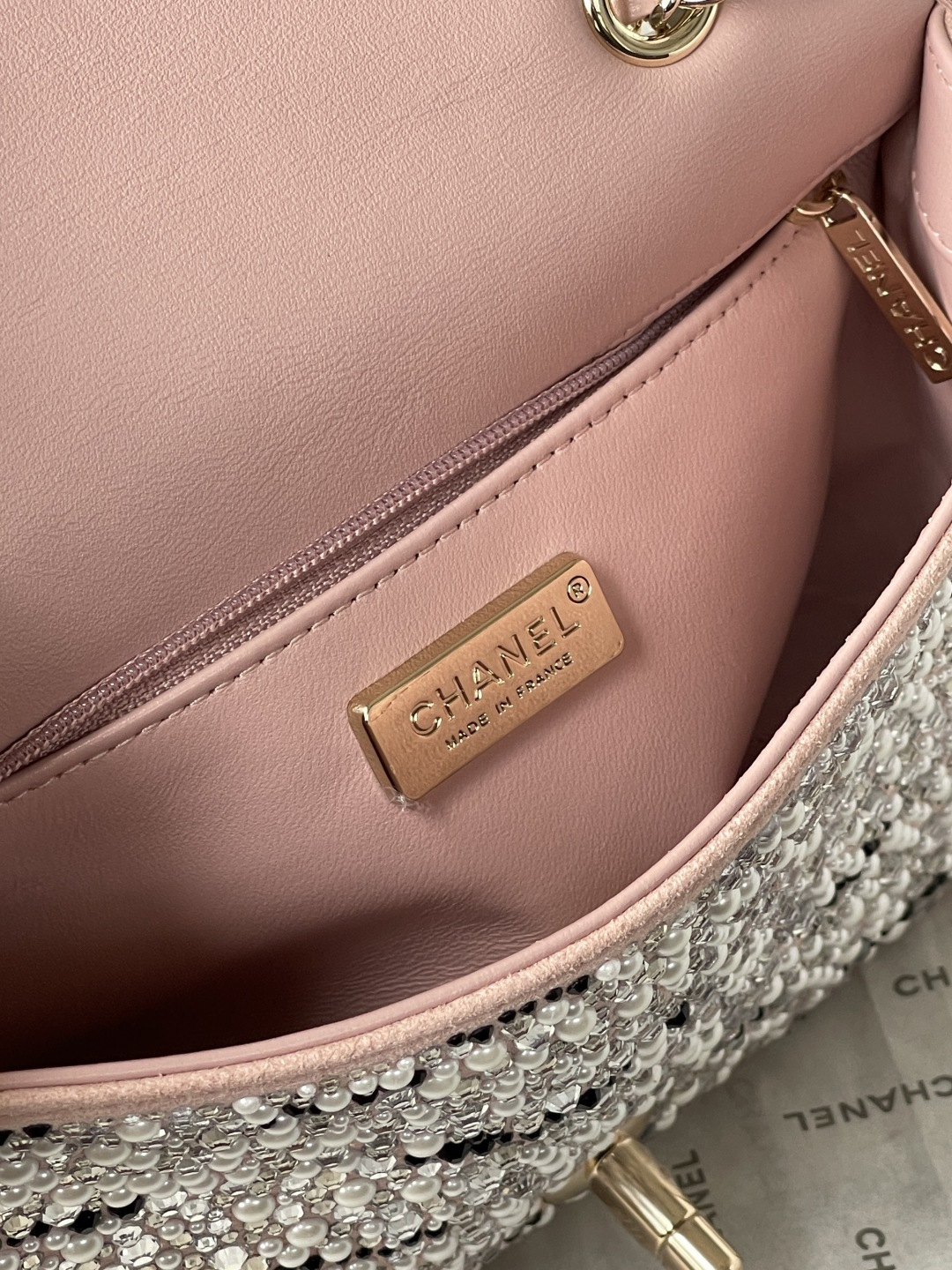 Classic Flap Handbag in Pink with Imitation Pearls, Strass & Gold-Tone Hardware - Mocuir