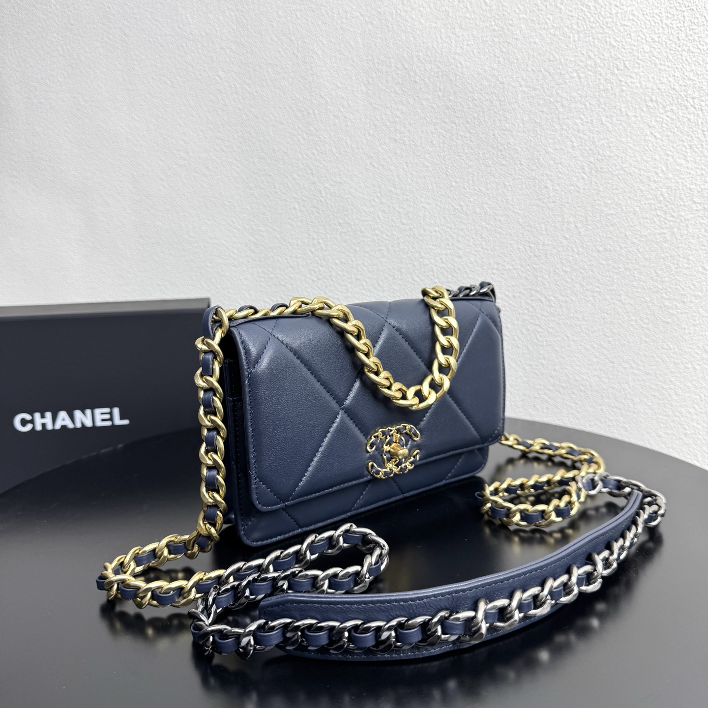 19 WOC Quilted Lambskin Shoulder Bag in Navy (Tri-Tone Hardware) - Mocuir