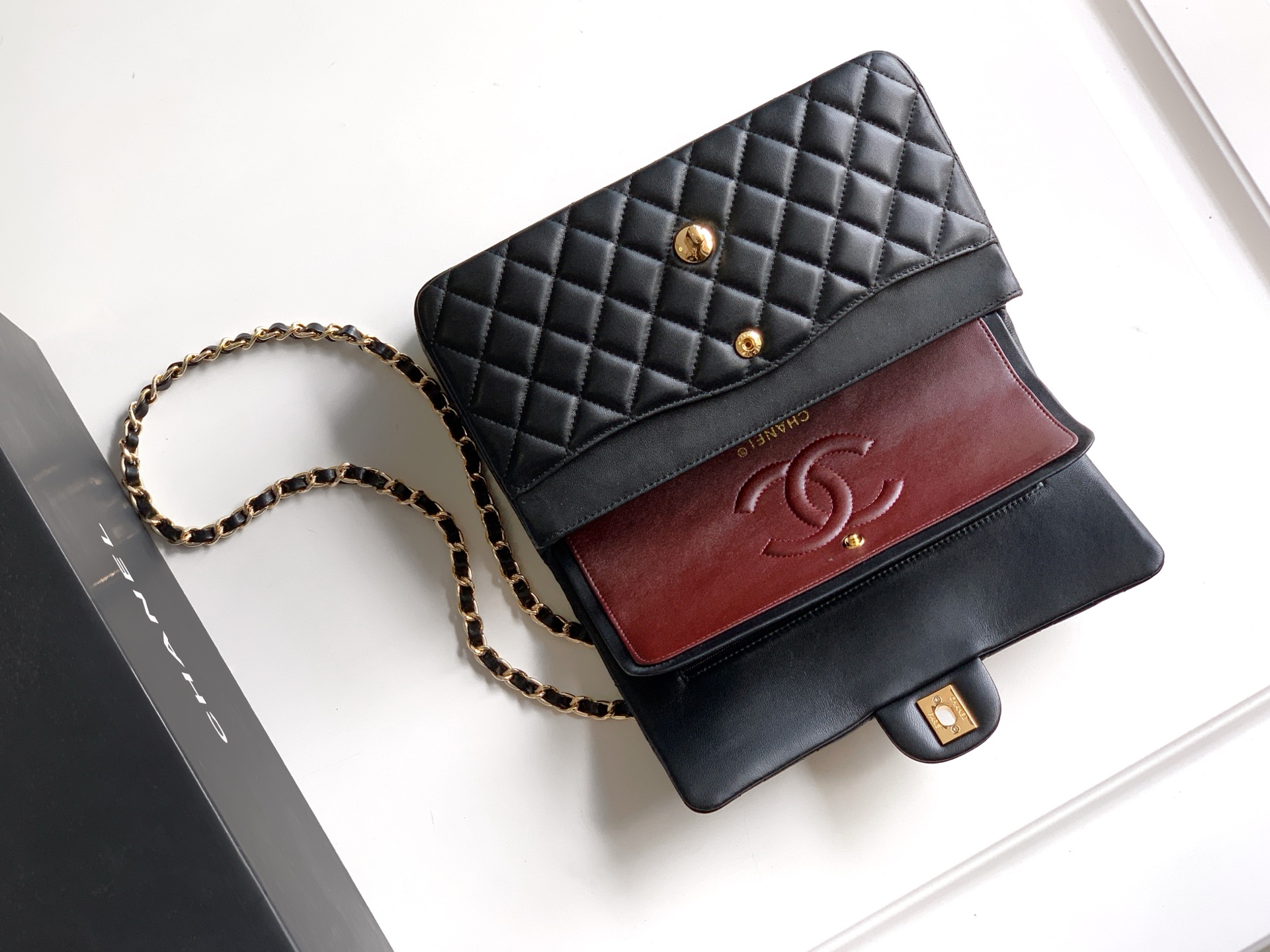 Classic Flap Bag（Black/Gold logo） - Mocuir