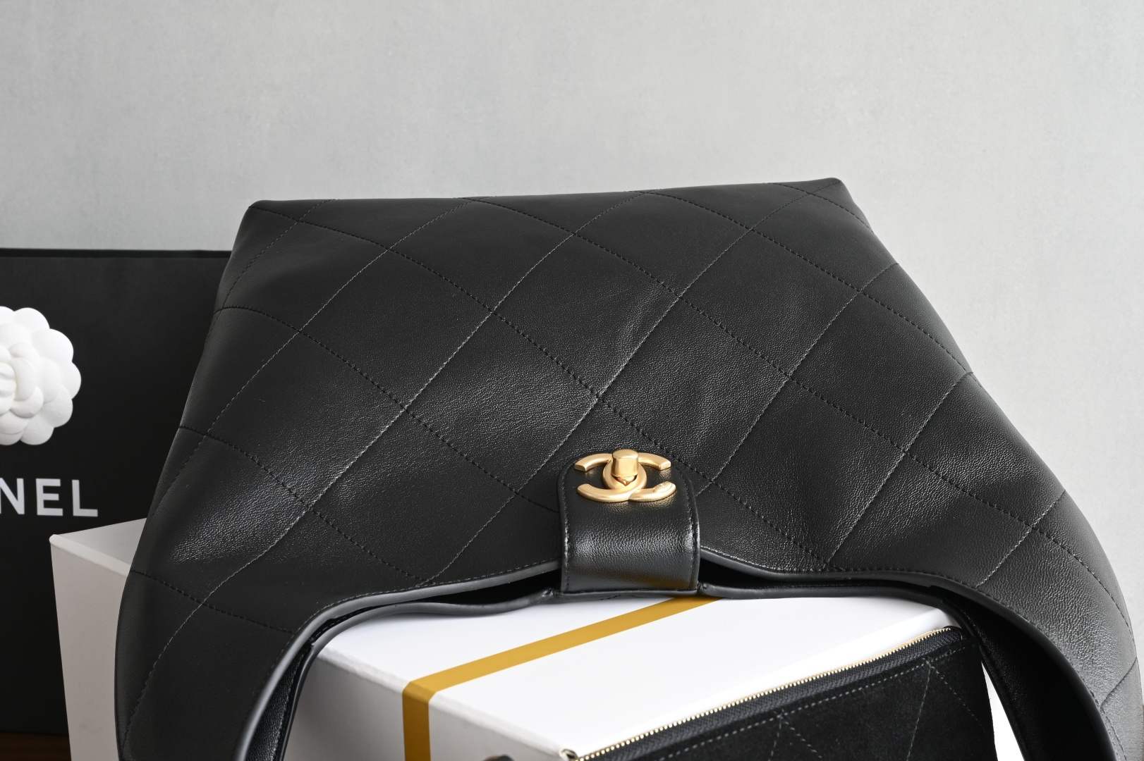 26C Cruise Collection Maxi Hobo Tote Bag in Black Lambskin with Gold-Tone Hardware (Model AS6095) - Mocuir