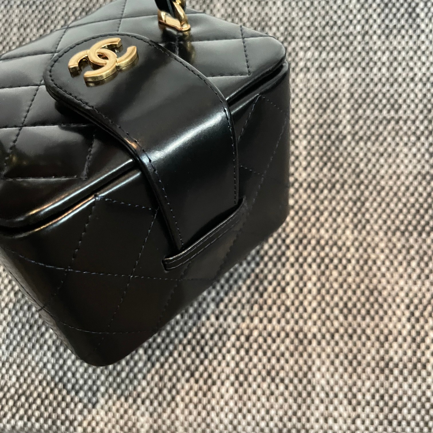 25C Small Quilted Lambskin Vanity Case in Black - Mocuir