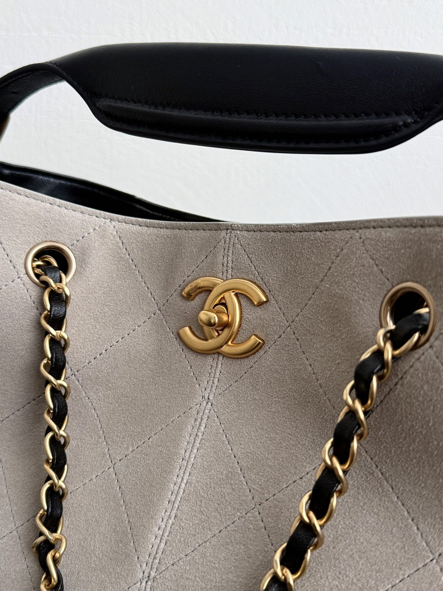 Large Hobo Bag (AS3323) in Beige Suede & Black Calfskin with Gold-Tone Hardware, 24B Fall-Winter Collection - Mocuir