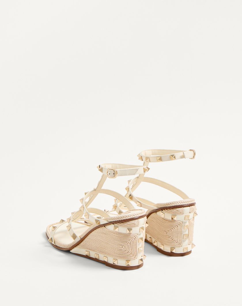 ROCKSTUD WEDGE SANDAL IN CALFSKIN WITH CORNELY EMBROIDERY 80MM