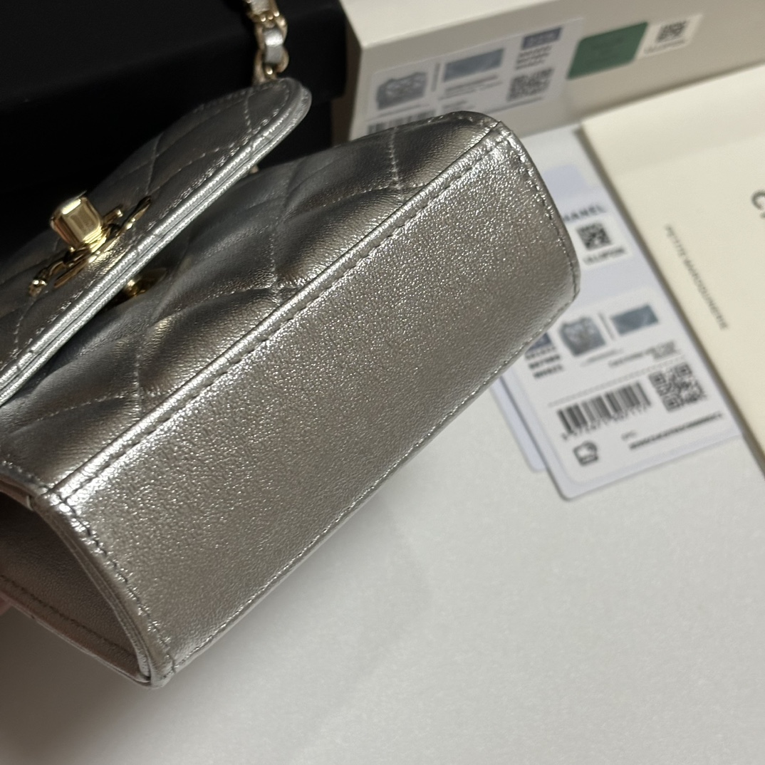 Trendy CC Mini Quilted Metallic Lambskin Shoulder Bag in Metallic Silver (Gold Hardware) - Mocuir