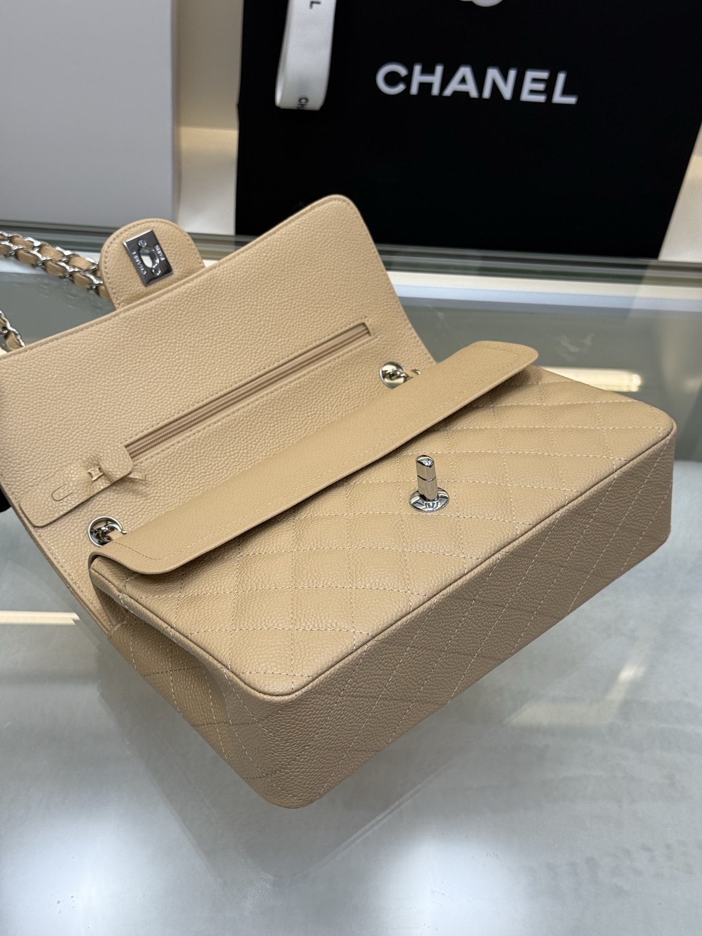 Classic Flap Bag（Off-White） - Mocuir