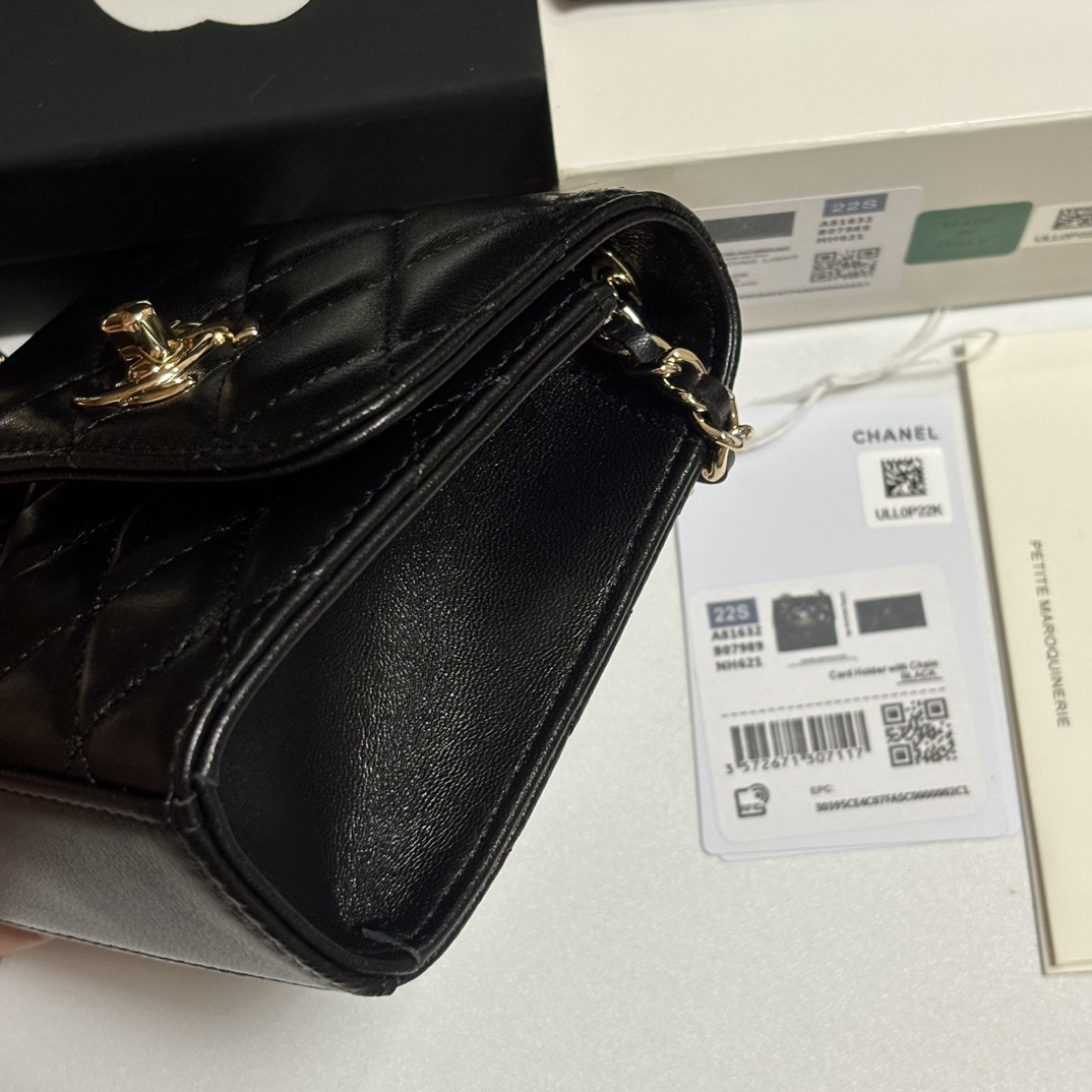 Trendy CC Mini Quilted Lambskin Shoulder Bag in Black (Gold Hardware) - Mocuir