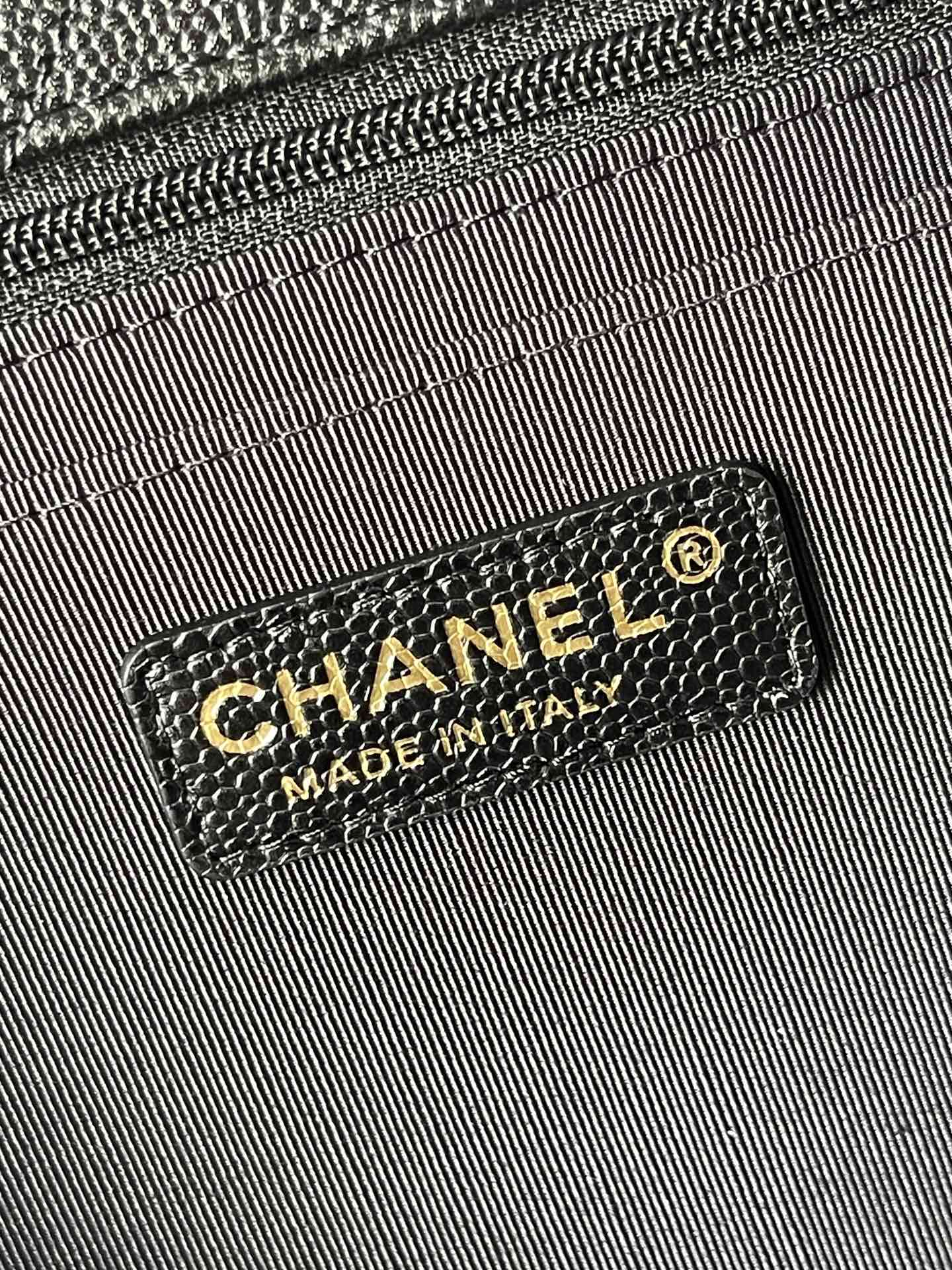 Classic Maxi Single Flap Bag in Black Quilted Caviar Calfskin with Light Gold-Tone Hardware - Mocuir