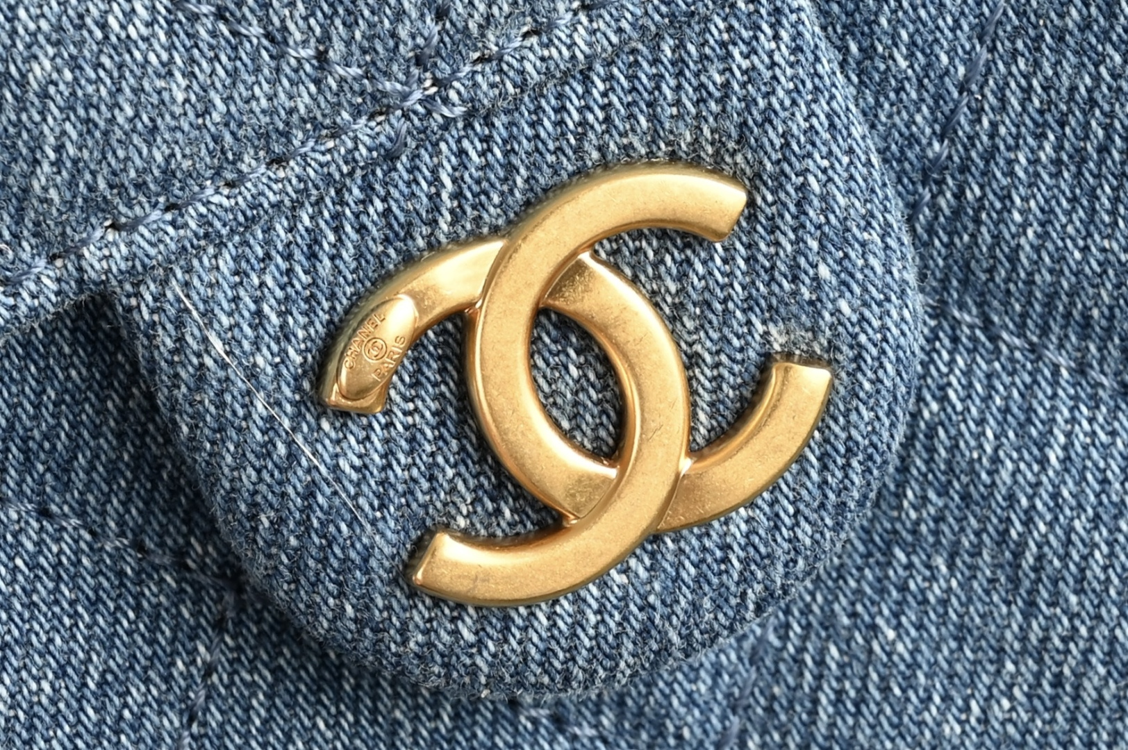 25 Small Handbag (AS5293) in Blue Washed Denim with Gold-Tone Metal Hardware - Mocuir