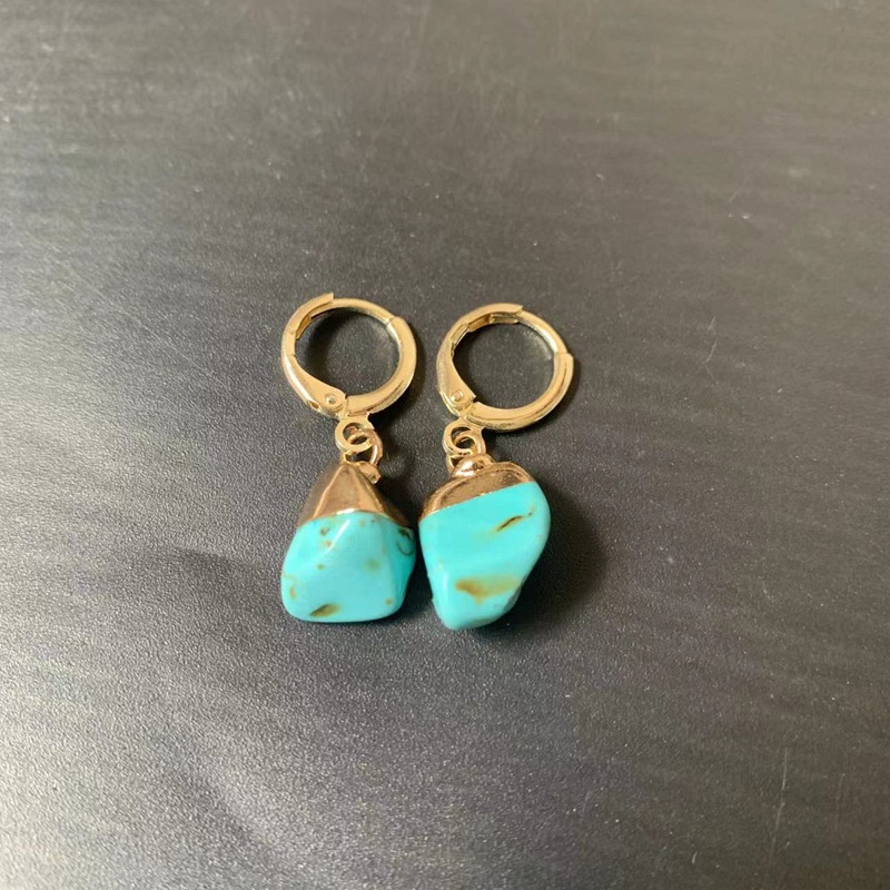 Crystal pendant earring