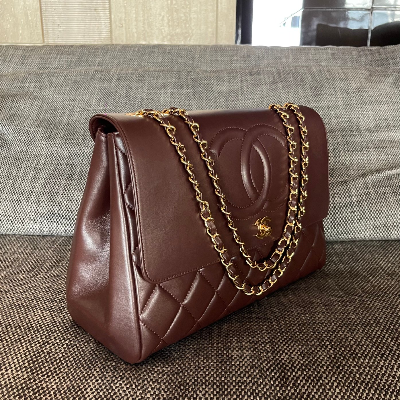 Vintage Large CC Quilted Lambskin Classic Flap Shoulder Bag in Burgundy (Gold Hardware) - Mocuir