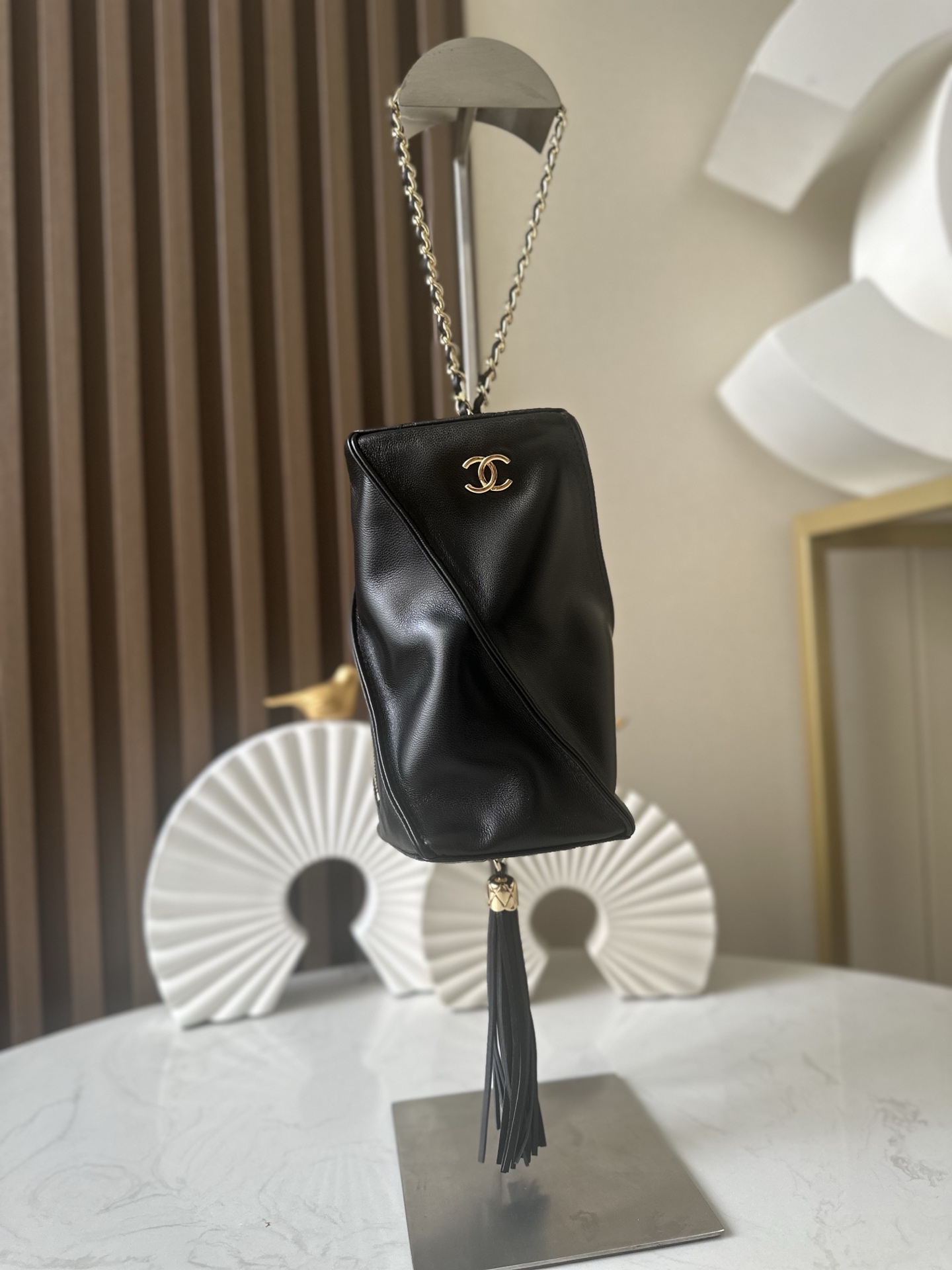 Black Lambskin Quilted Lantern Chain Shoulder Bag - Mocuir