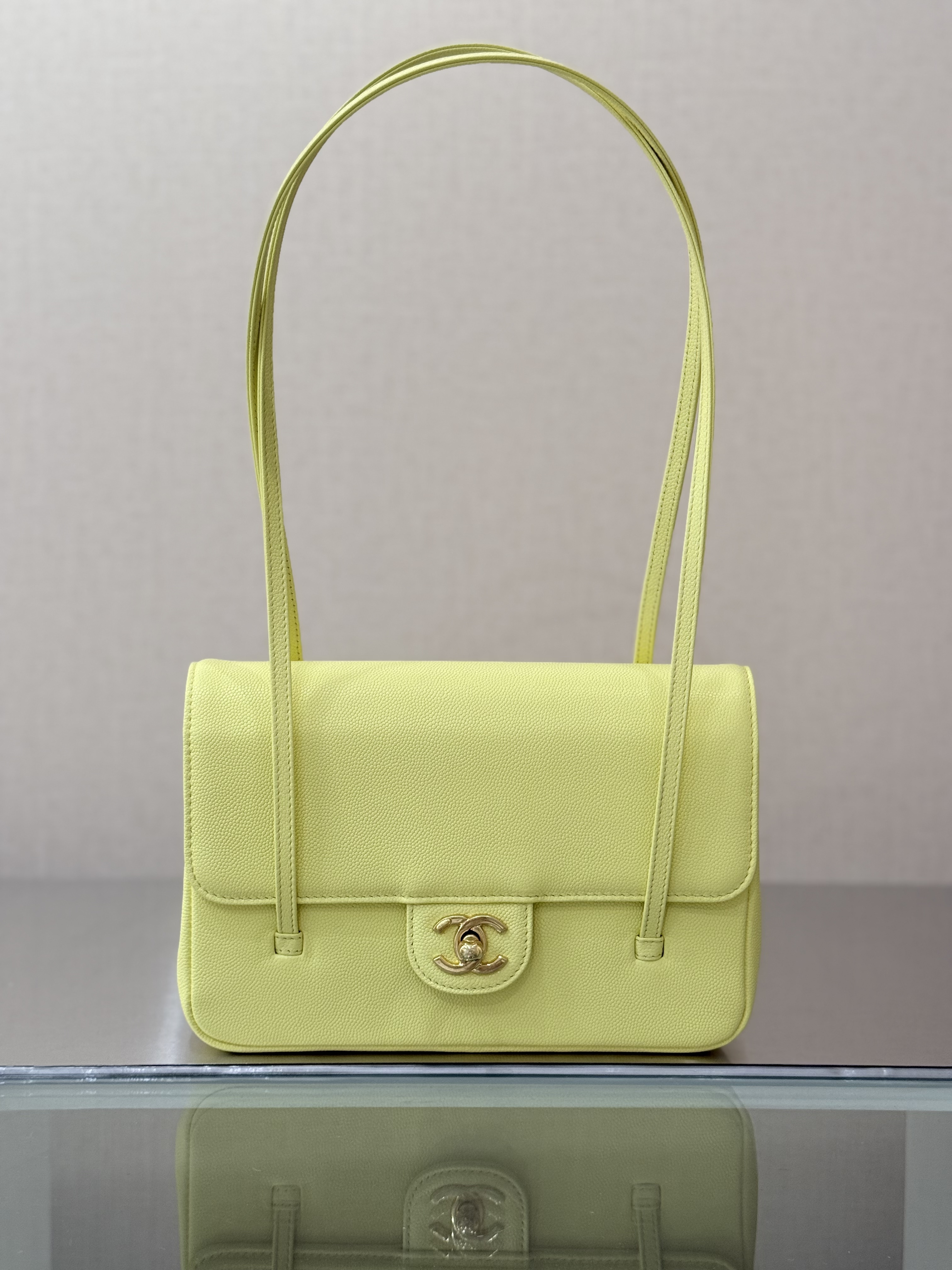 Vintage Caviar Leather Shoulder Flap Bag in Light Yellow Caviar Leather with Gold-Tone Hardware - Mocuir
