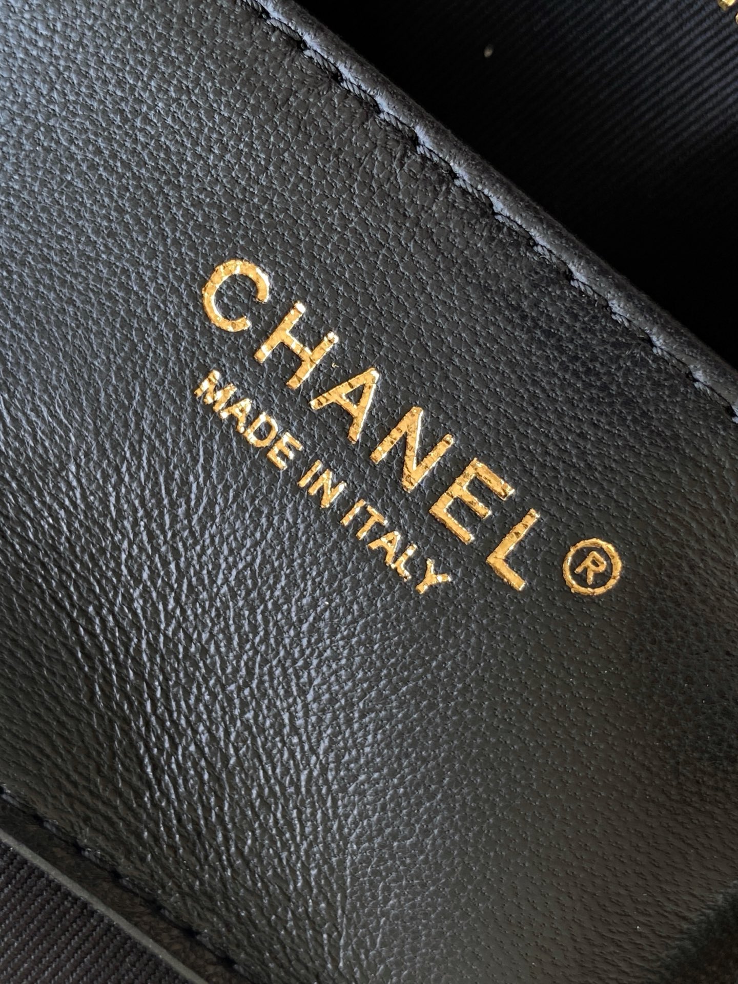 Quilted Lambskin Hobo Bag with Pearl Chain in Black (Gold Hardware) - Mocuir