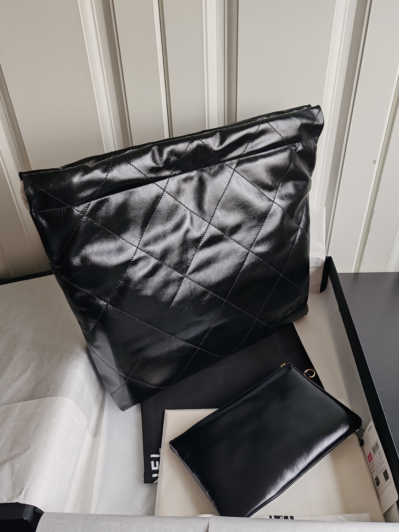 22 Bag (AS3260) in Black Shiny Calfskin with Gold-Tone Hardware, 24C Collection - Mocuir
