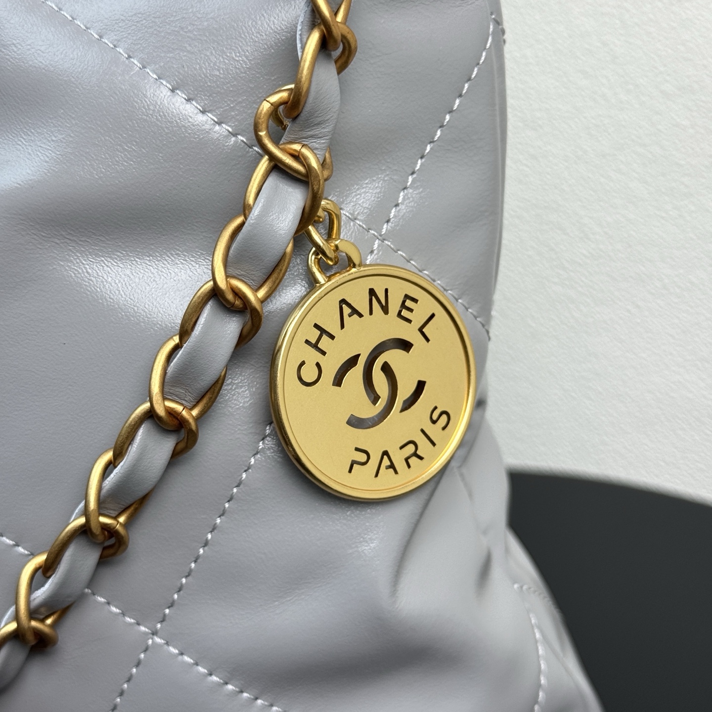 22 Bag Quilted Shiny Calfskin in Light Grey (Gold Hardware) - Mocuir