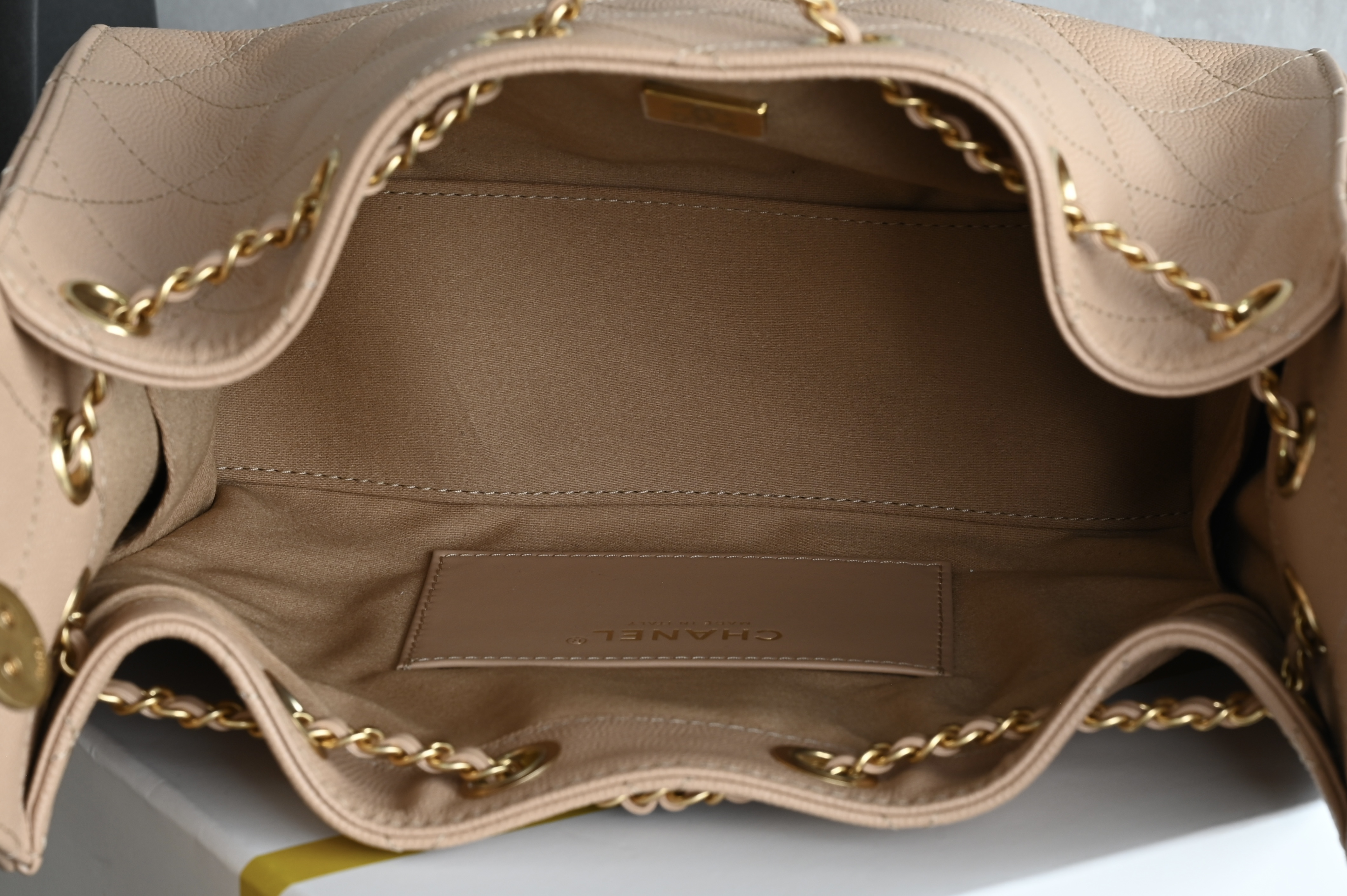 Chain Decor Hobo Bag（Light Beige） - Mocuir