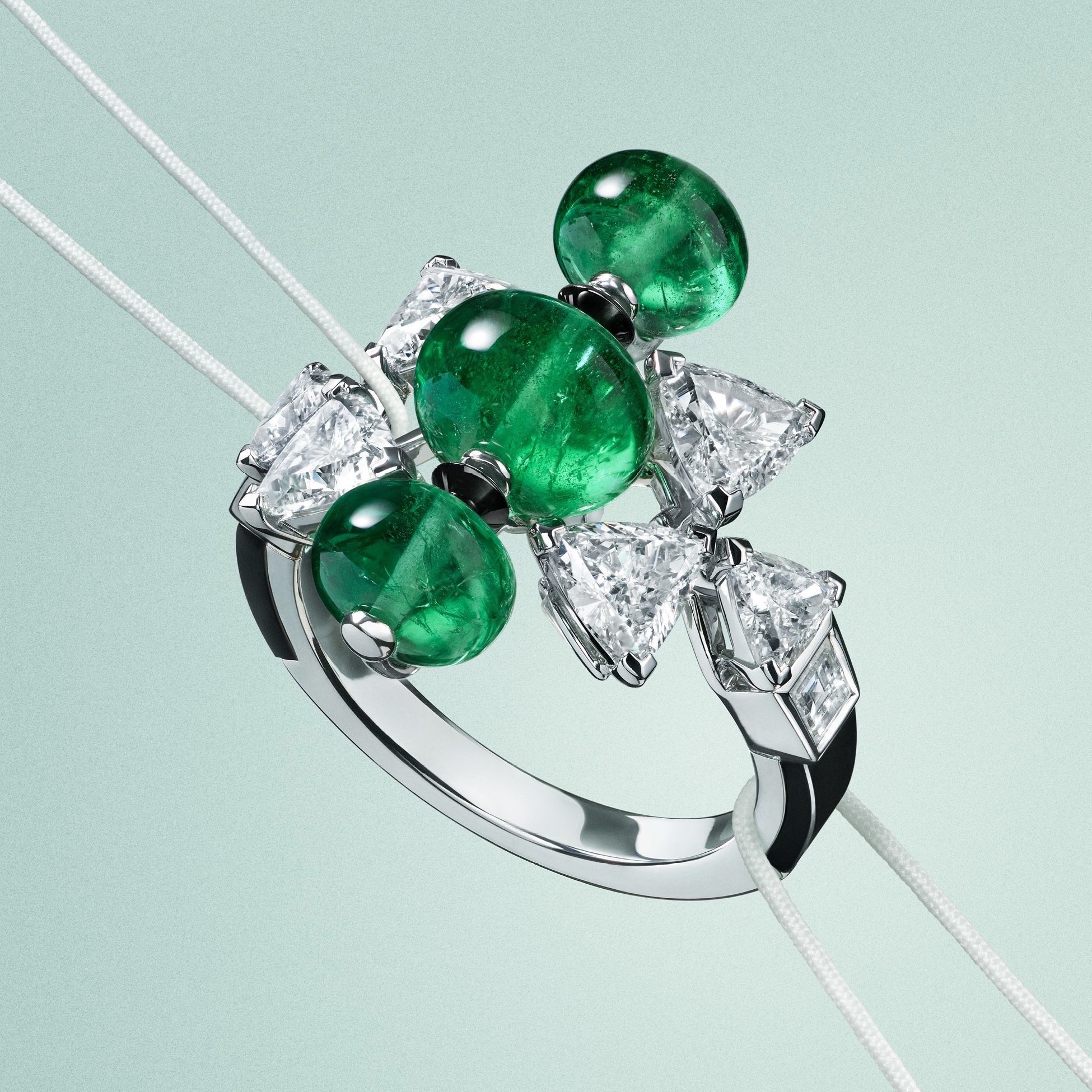 Emerald round pearl ring