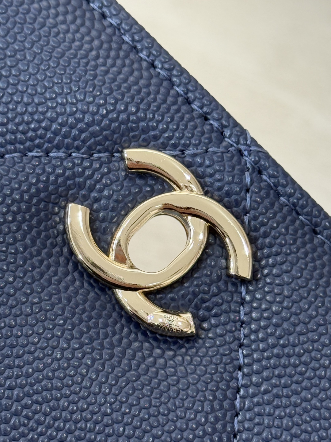 Wallet on Chain with Top Handle (AP3984) in Navy Blue Caviar Leather with Gold-Tone Hardware, 25C Cruise Collection - Mocuir