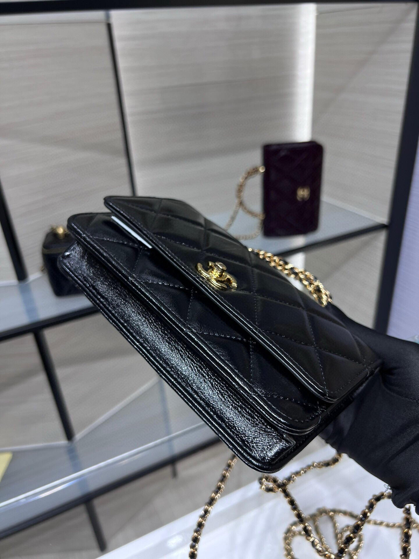 24B Wallet On Chain with Top Handle in Shiny Black Lambskin（Black） - Mocuir