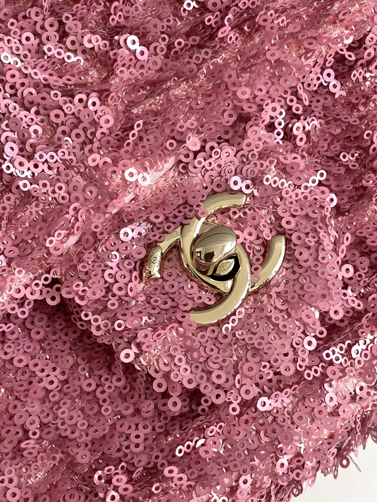 2025 FallWinter Classic Flap Bag in Bright Pink Sequins (AS4561) with Light Gold-Tone Hardware - Mocuir