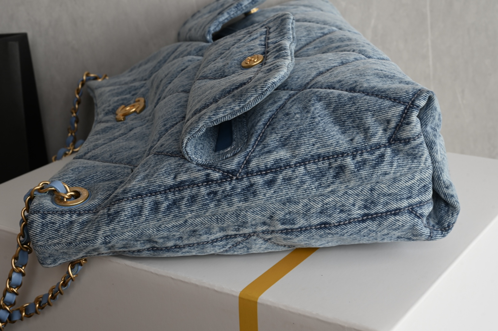 25K Cruise Collection Washed Denim Hobo Tote Bag with Double Pockets & Gold-Tone Hardware (Model AS5727) - Mocuir