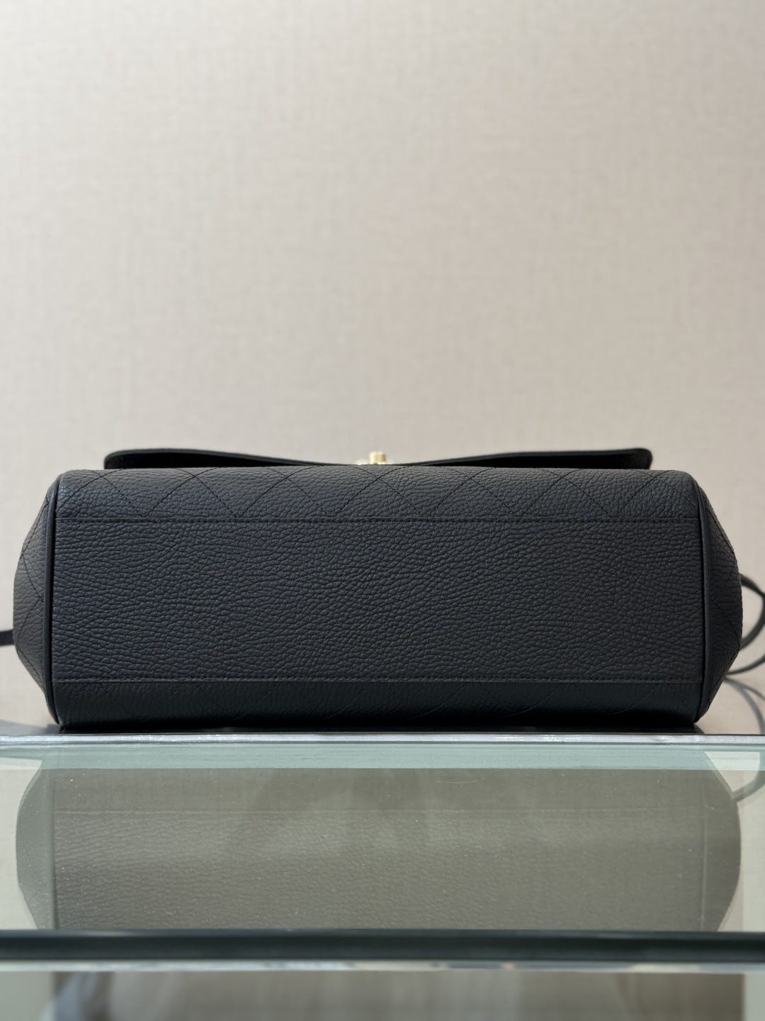 26P Cruise Preppy Coco Bowling Bag in Black Caviar Leather with Gold-Tone Hardware - Mocuir