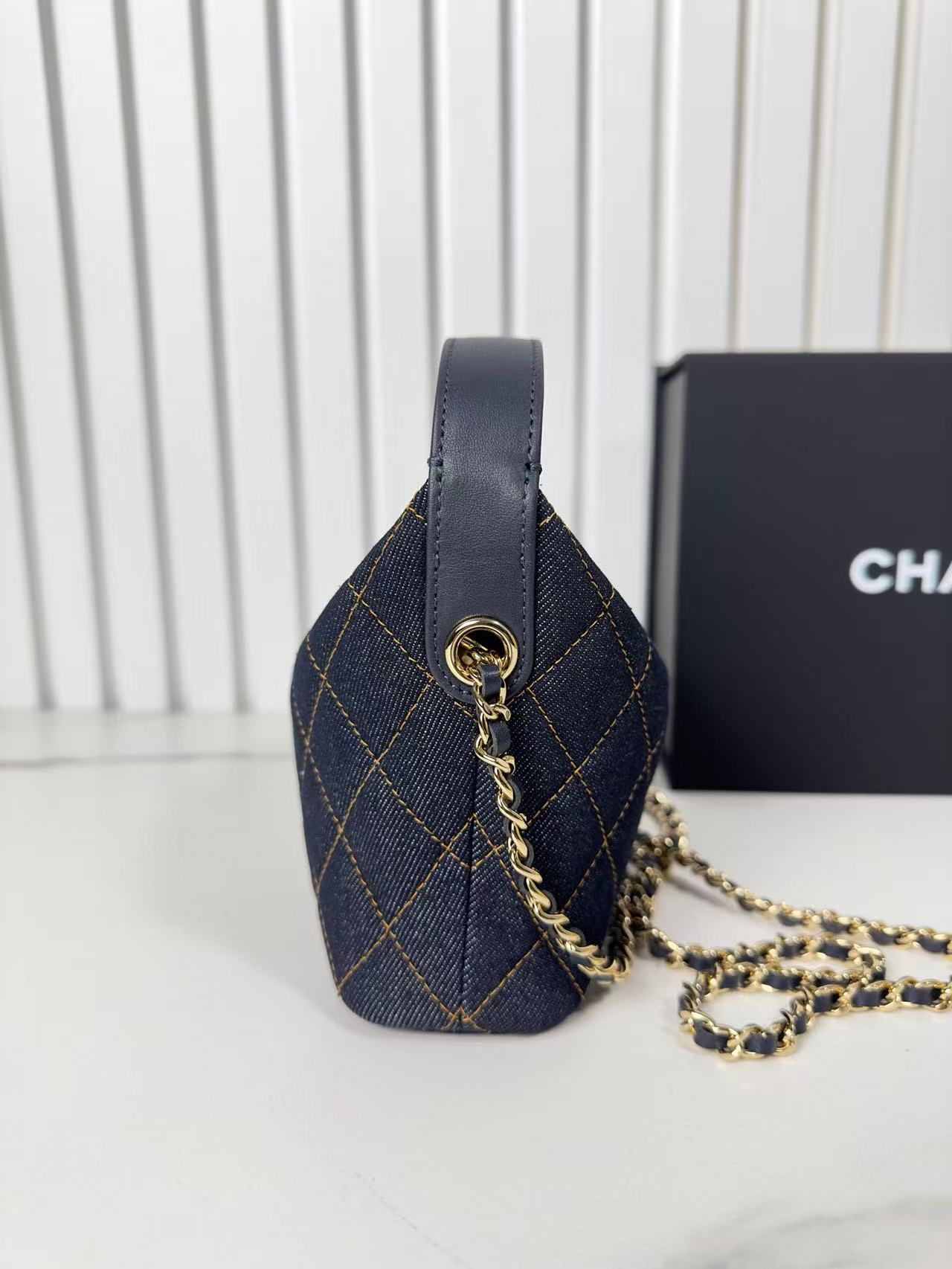 Quilted Denim Hobo Bag (AS4321) in Dark Blue Denim with Gold-Tone Hardware, 25S Spring-Summer Collection - Mocuir