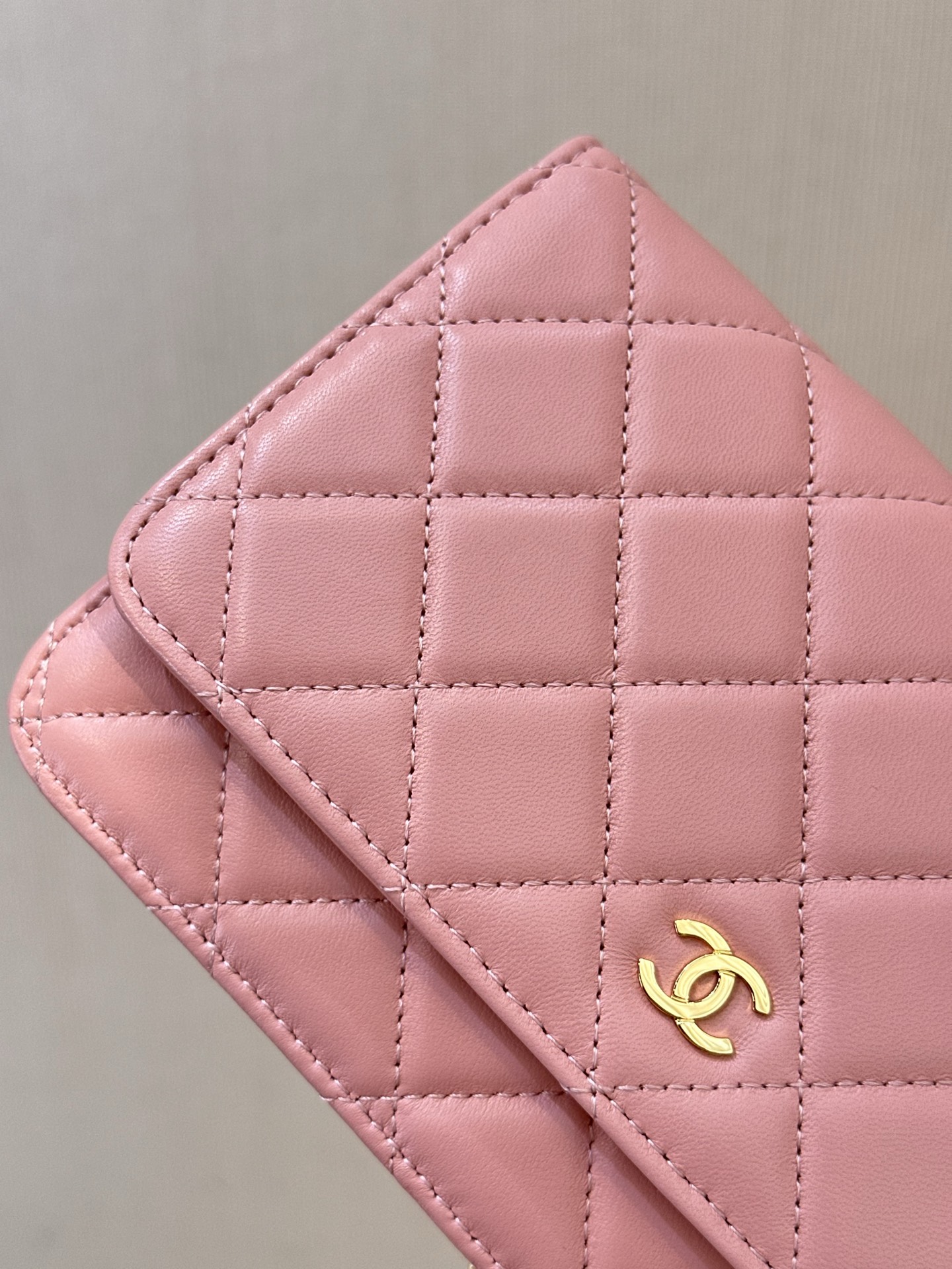 Classic Quilted Lambskin Wallet on Chain in Light Pink (Gold Hardware) - Mocuir