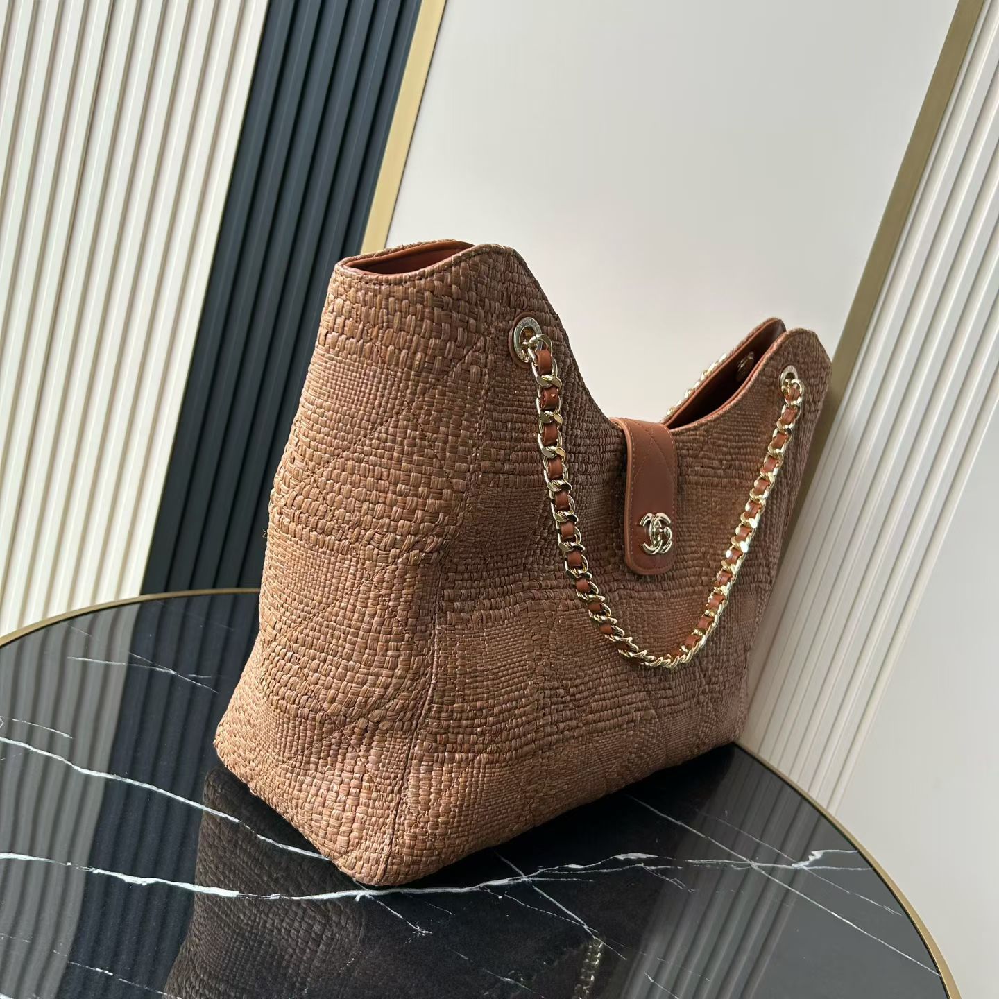 25C Caramel Woven Straw Large Tote Handbag with Calfskin Trim and Gold-Tone Hardware - Mocuir