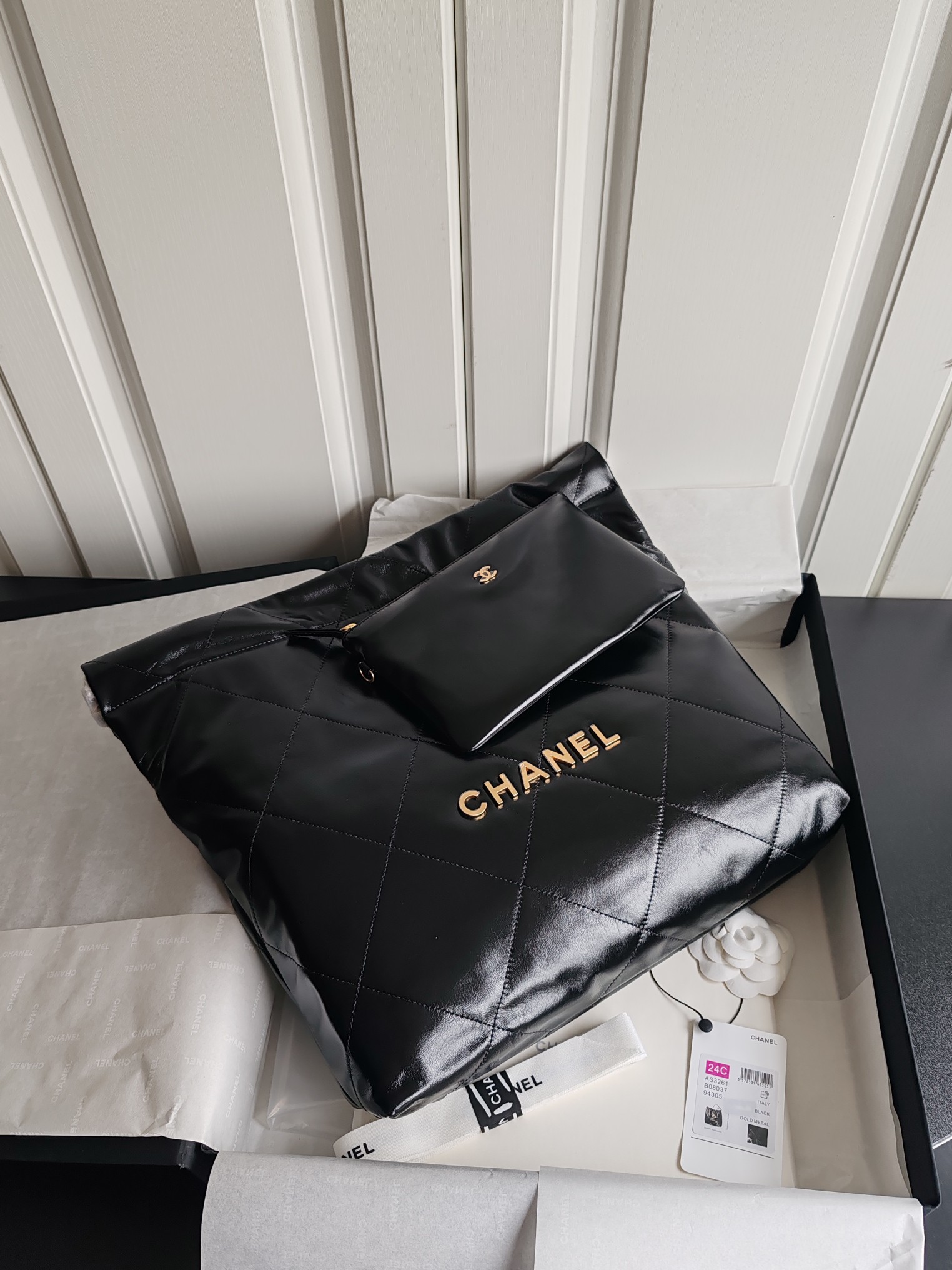 22 Bag (AS3260) in Black Shiny Calfskin with Gold-Tone Hardware, 24C Collection - Mocuir