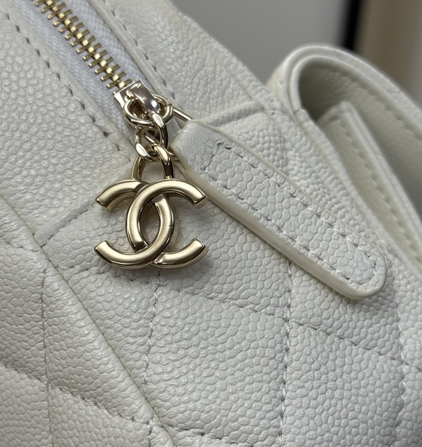 Mini Backpack with Chain (AS3787) in White Caviar Leather with Gold-Tone Hardware, 24C Cruise Collection - Mocuir