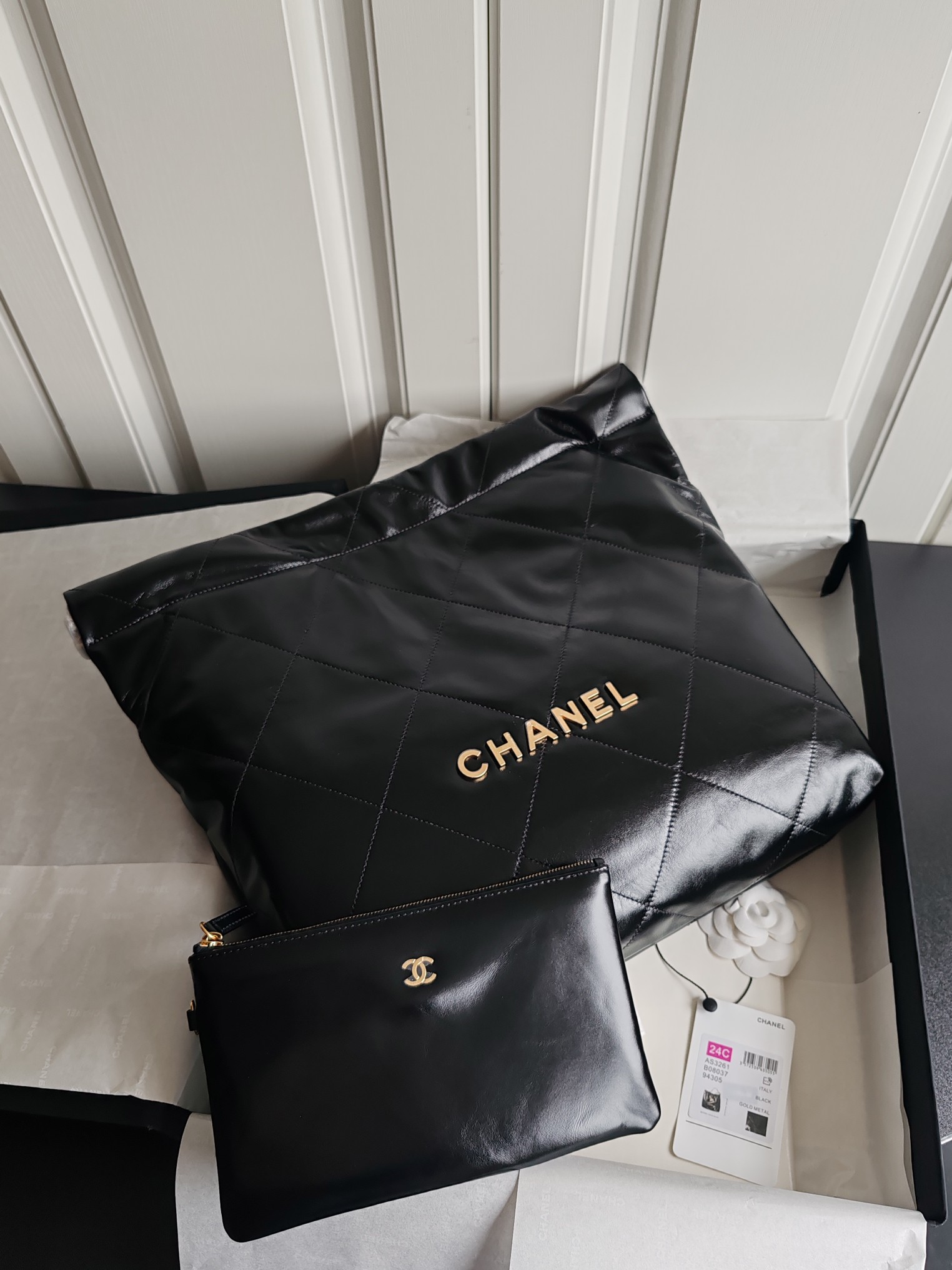 22 Bag (AS3260) in Black Shiny Calfskin with Gold-Tone Hardware, 24C Collection - Mocuir