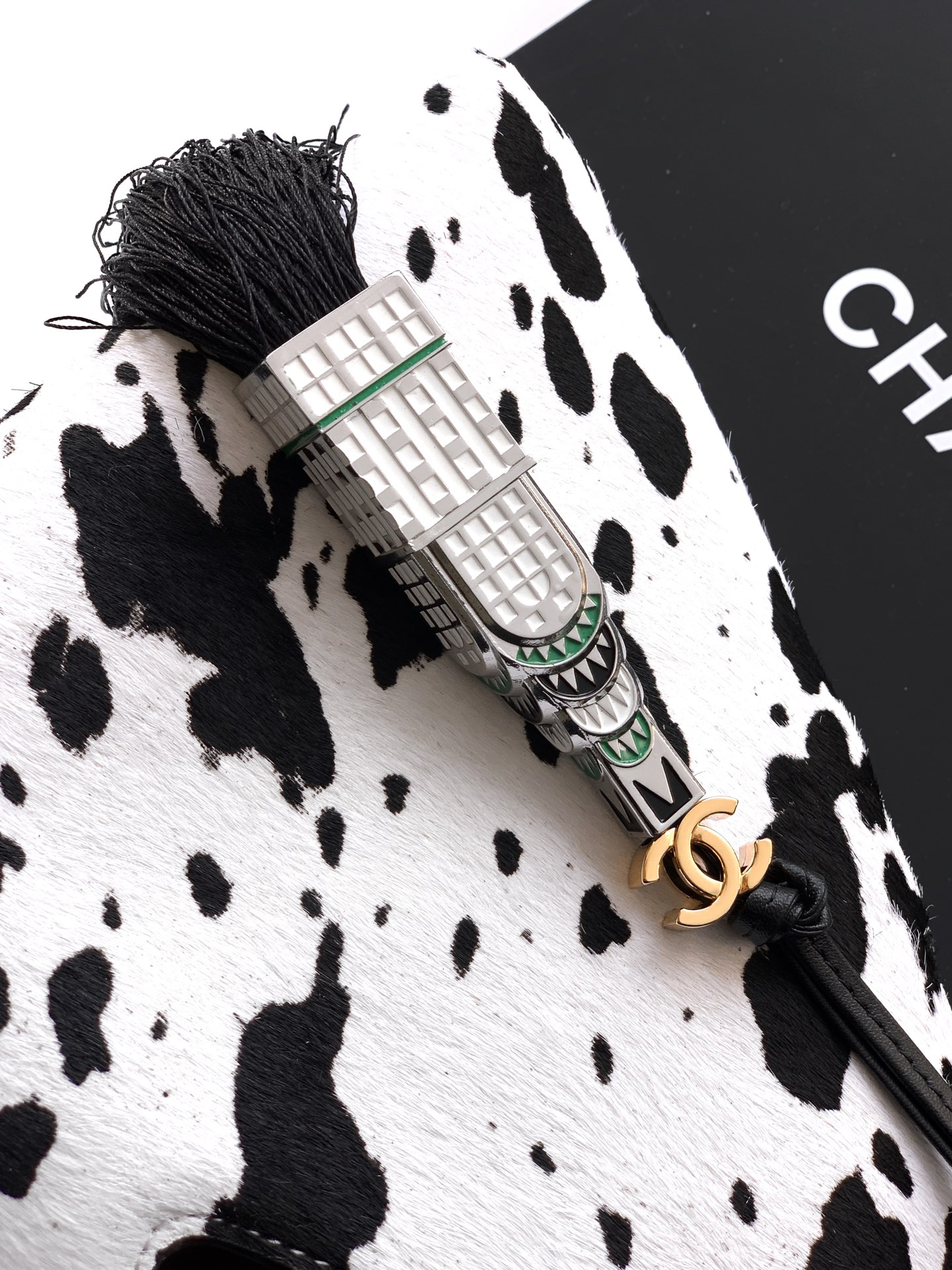 2026 Fall-Winter Runway Hobo Bag in Black & White Dalmatian Print Pony Hair with Gold-Tone Hardware & Empire State Building Tassel Charm - Mocuir