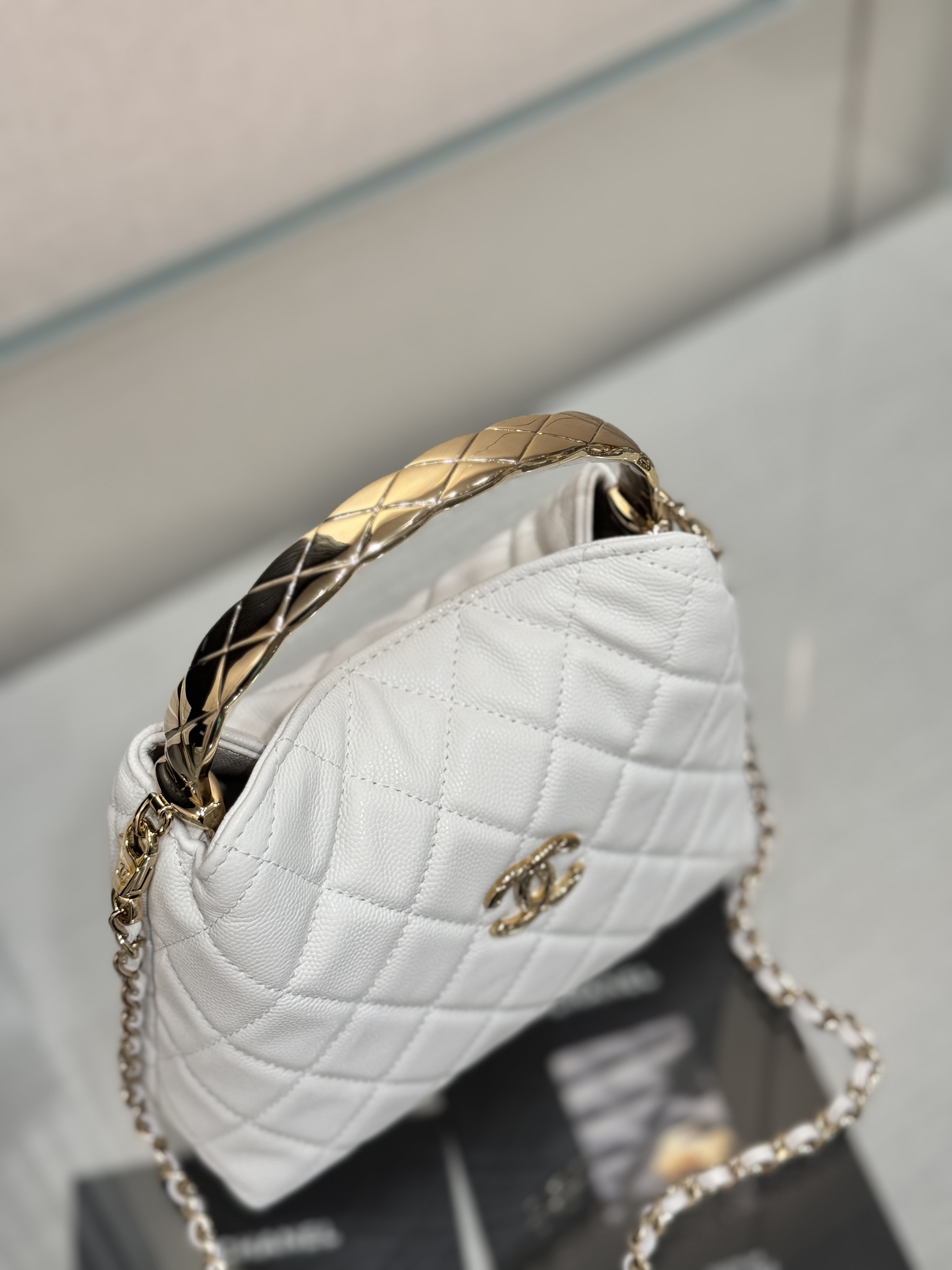 Metal Handle Bucket Bag（White） - Mocuir