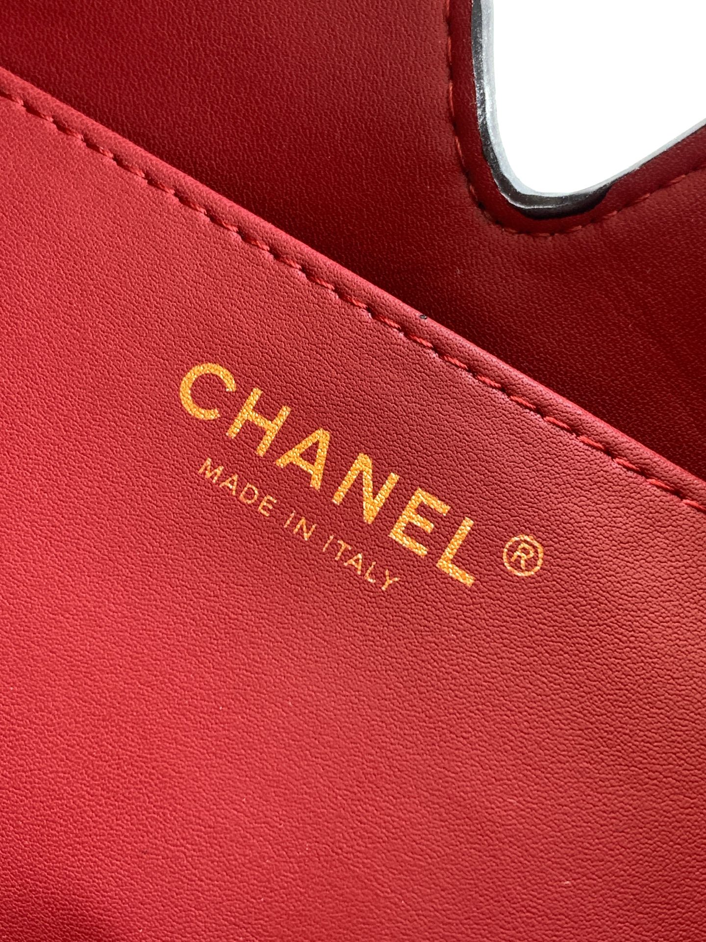 2026 Fall-Winter Maxi Hobo Bag in Black Shiny Lambskin with Gold-Tone Hardware & Empire State Building Tassel Charm - Mocuir