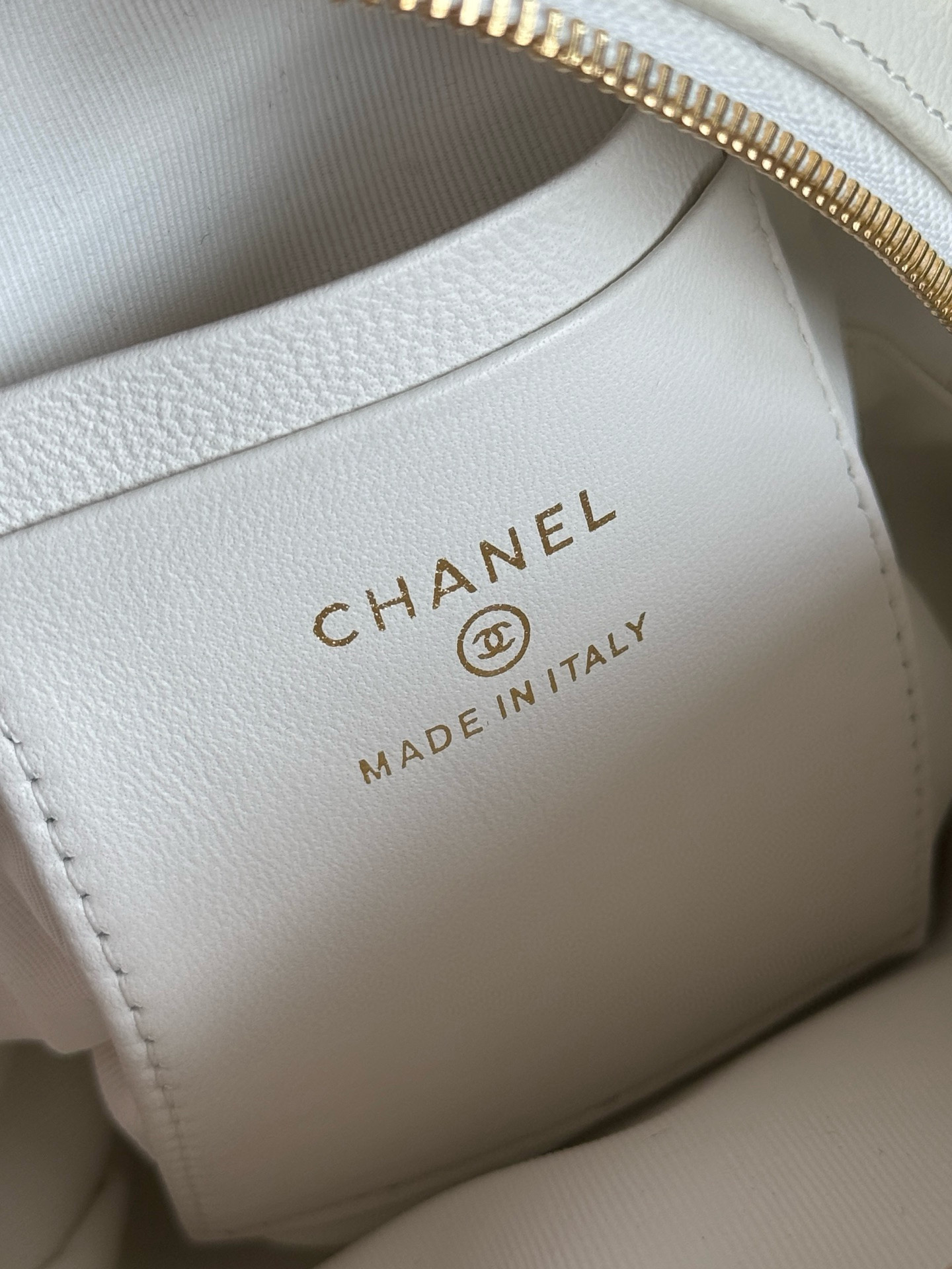 Mini Backpack with Chain (AS3787) in White Caviar Leather with Gold-Tone Hardware, 24C Cruise Collection - Mocuir