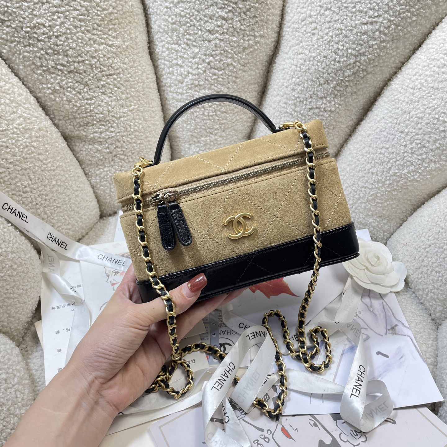 26S Slim Vanity Case with Chain in Beige Suede & Black Lambskin with Gold-Tone Hardware - Mocuir