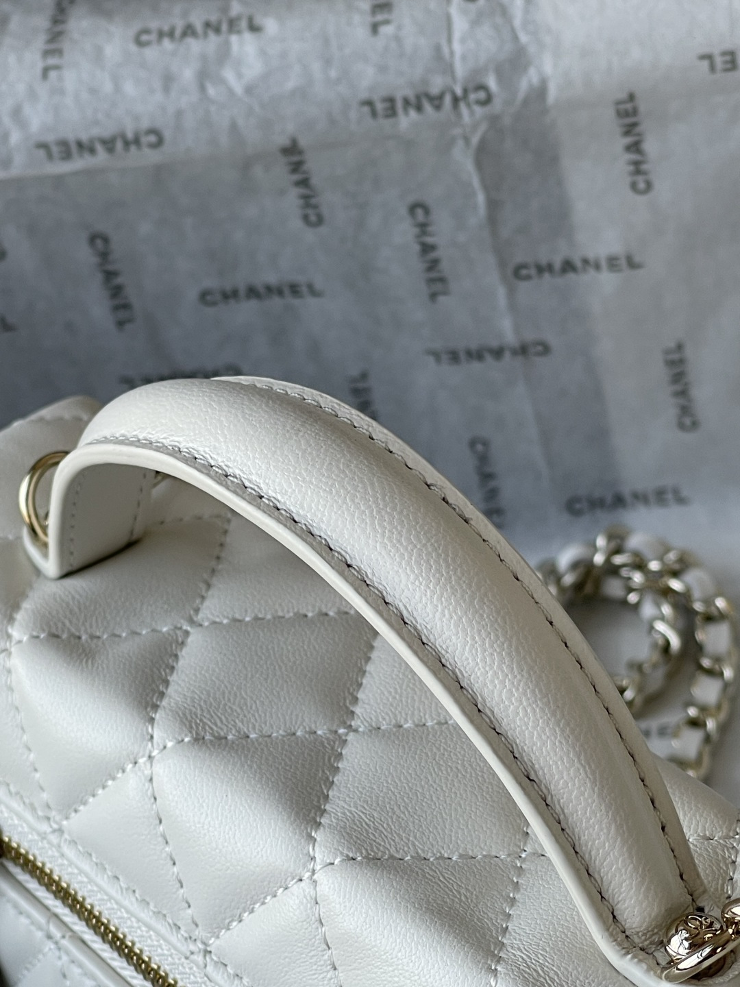 25C Classic Vanity Case with Chain（Milk gray） - Mocuir