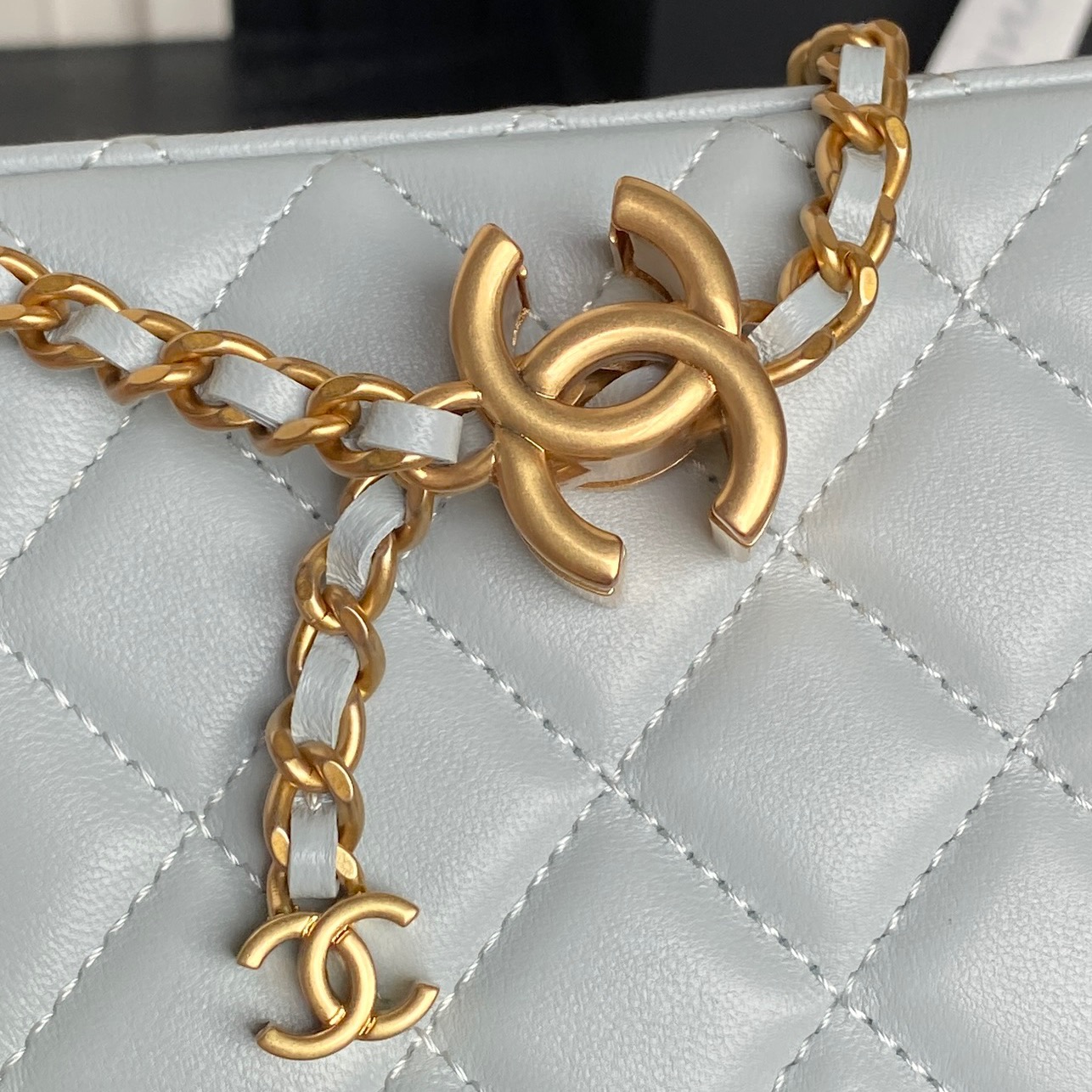 Small Vanity Case with Chain (AP3940) in Light Blue Shiny Lambskin with Gold-Tone Hardware, 25B Fall-Winter Collection - Mocuir