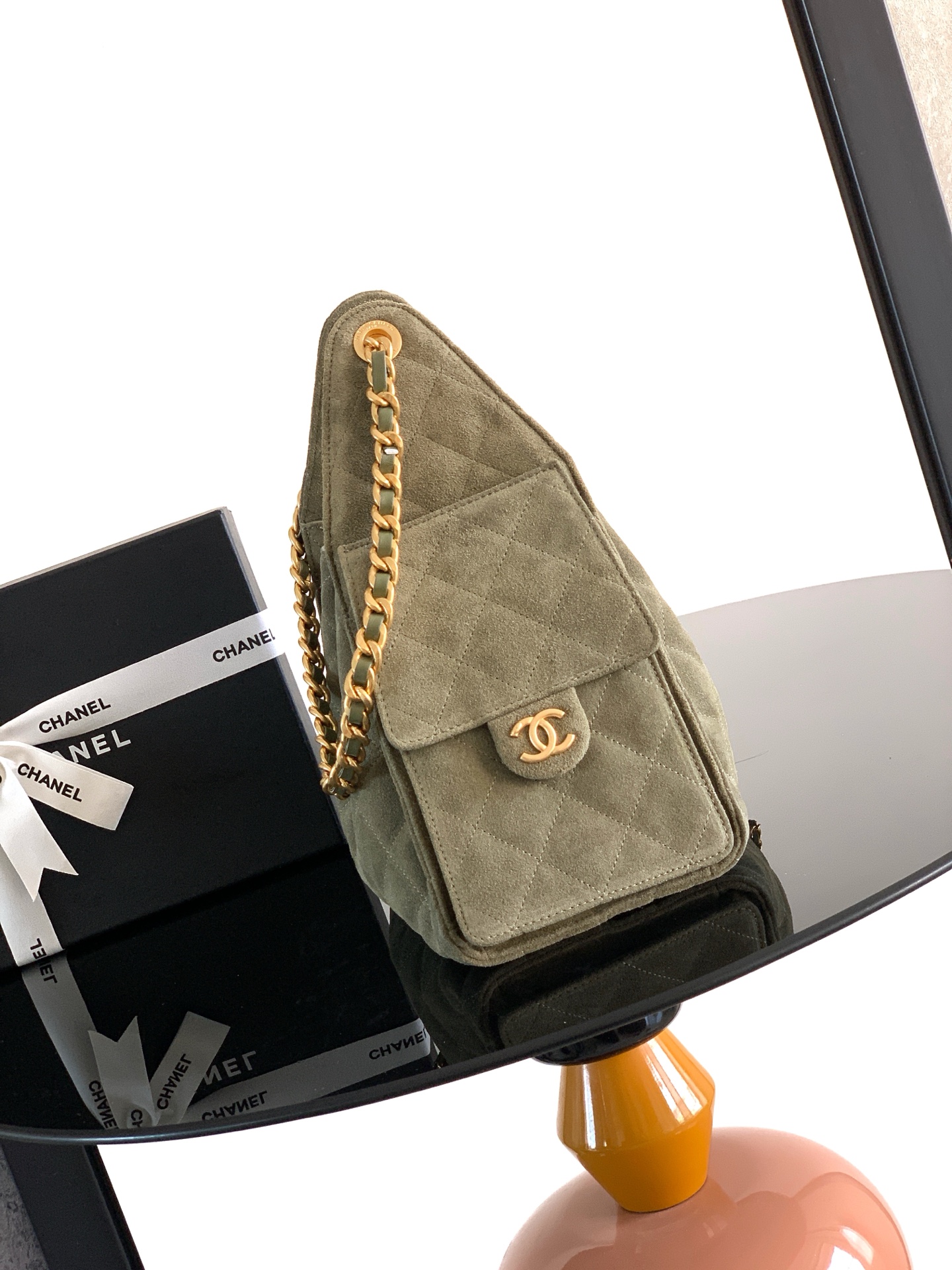 25 Bag Small Hobo in Olive Green Suede with Gold-Tone Hardware - Mocuir