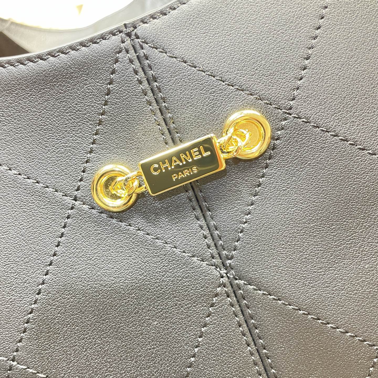 26P Cruise Quilted Lambskin Large Tote Handbag with Gold-Tone Hardware - Mocuir