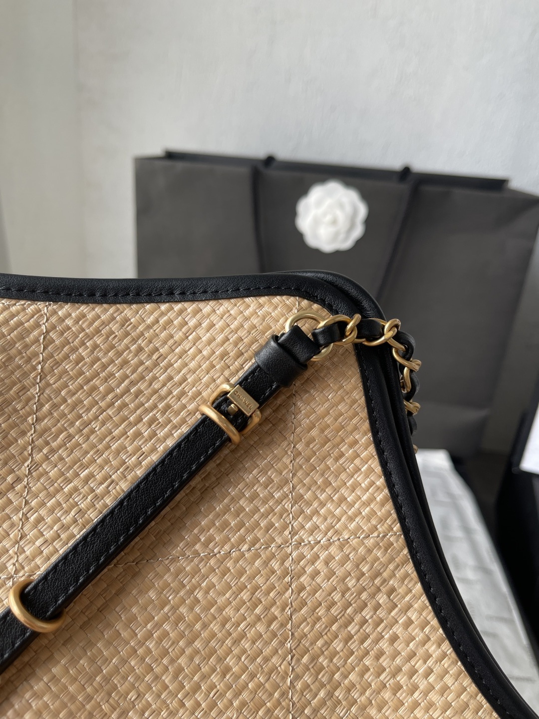 25C Beige Woven Straw Large Tote Handbag with Black Calfskin Trim and Gold-Tone Hardware - Mocuir