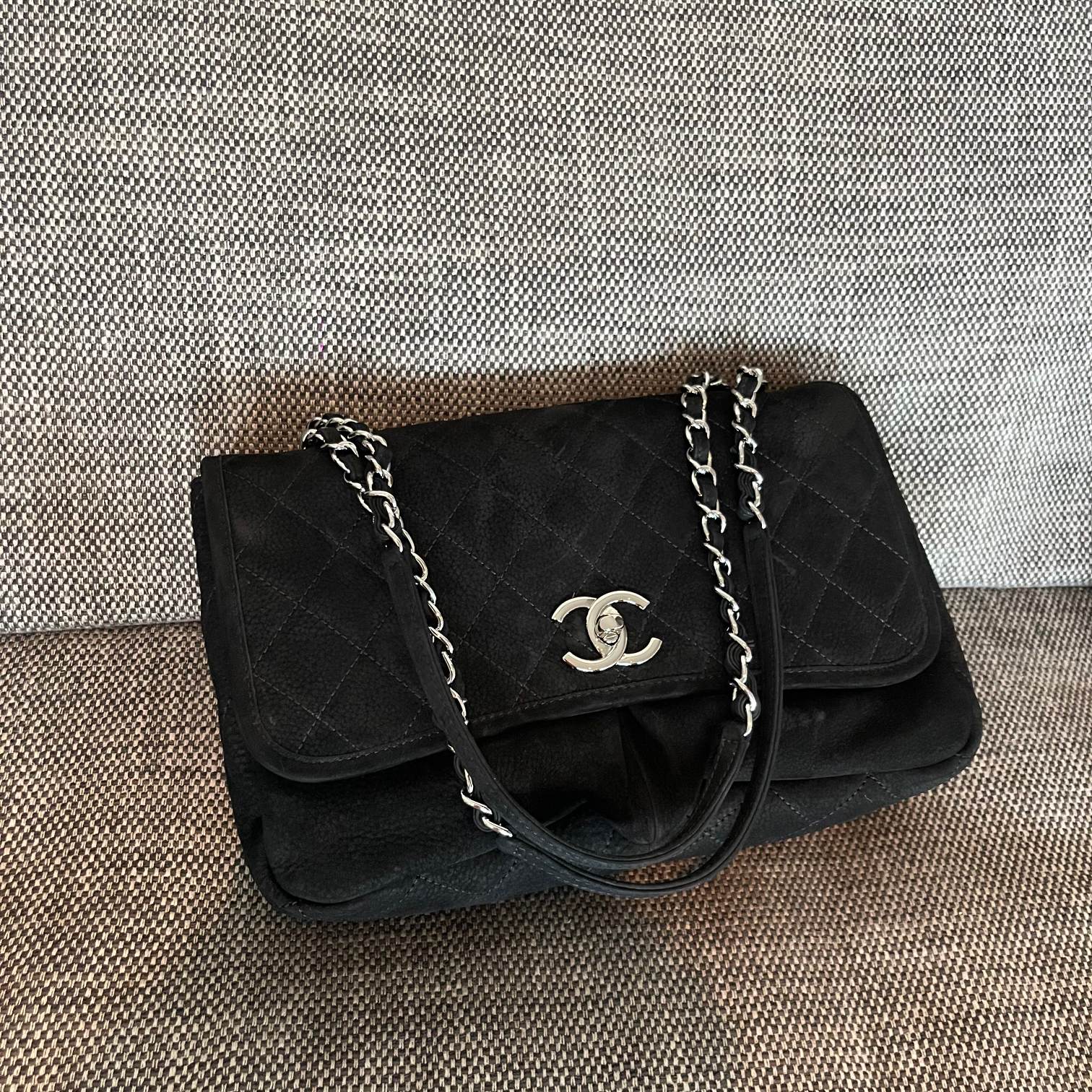 Vintage Black Quilted Suede Leather Shoulder Bag with Silver-Tone Hardware & Chain Strap - Mocuir