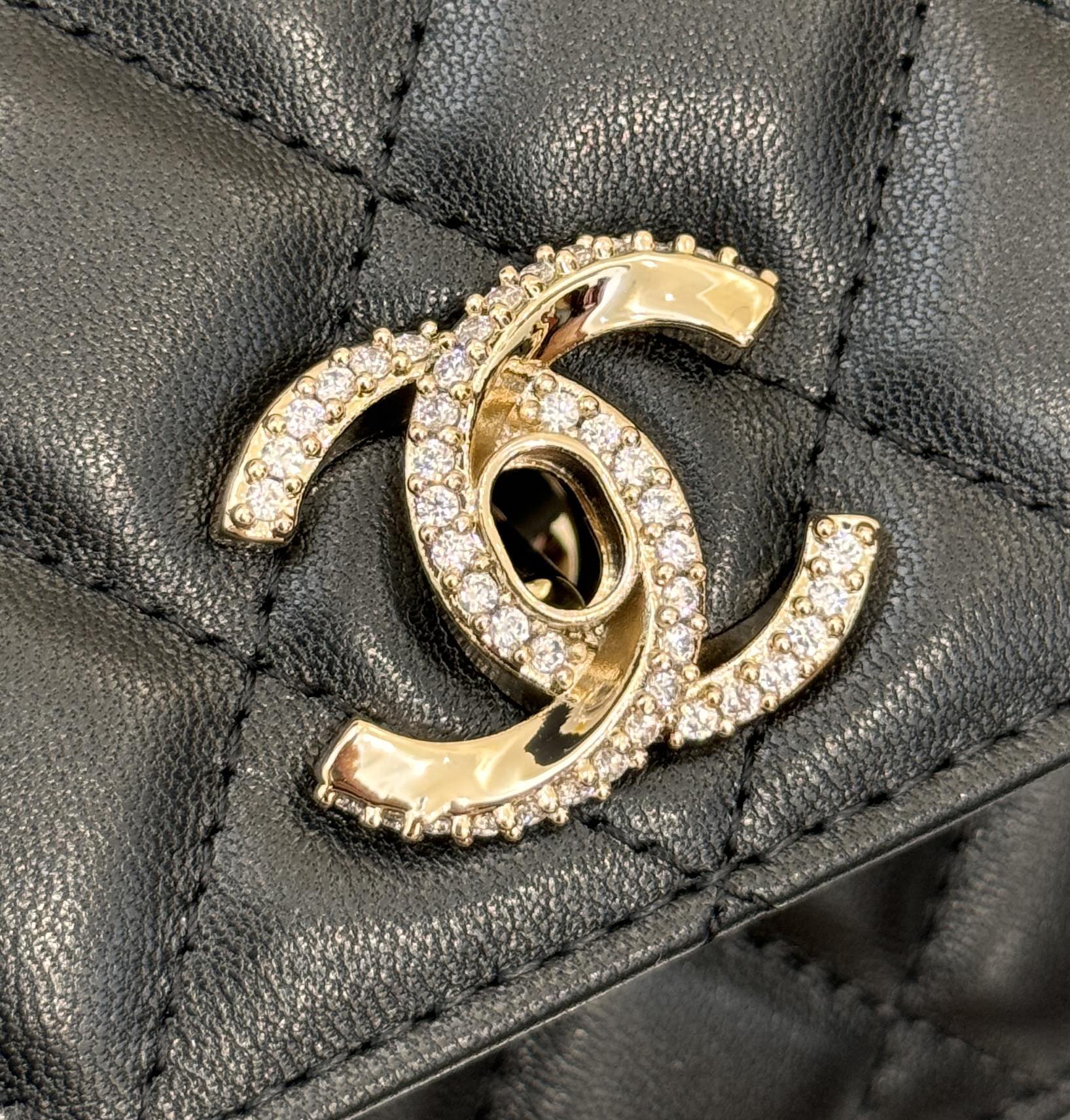 Wallet on Chain (WOC) with Crystal-Embellished Handle in Black Quilted Lambskin with Gold-Tone Hardware - Mocuir