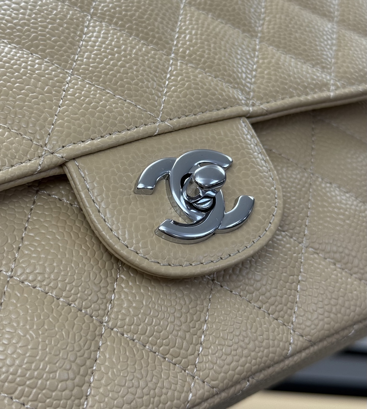 Classic Flap Bag（Off-White） - Mocuir