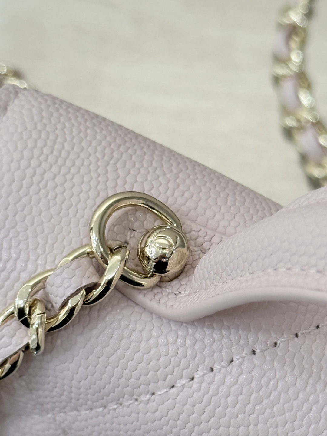 Wallet on Chain with Top Handle (AP3984) in Light Pink Caviar Leather with Gold-Tone Hardware, 25C Cruise Collection - Mocuir