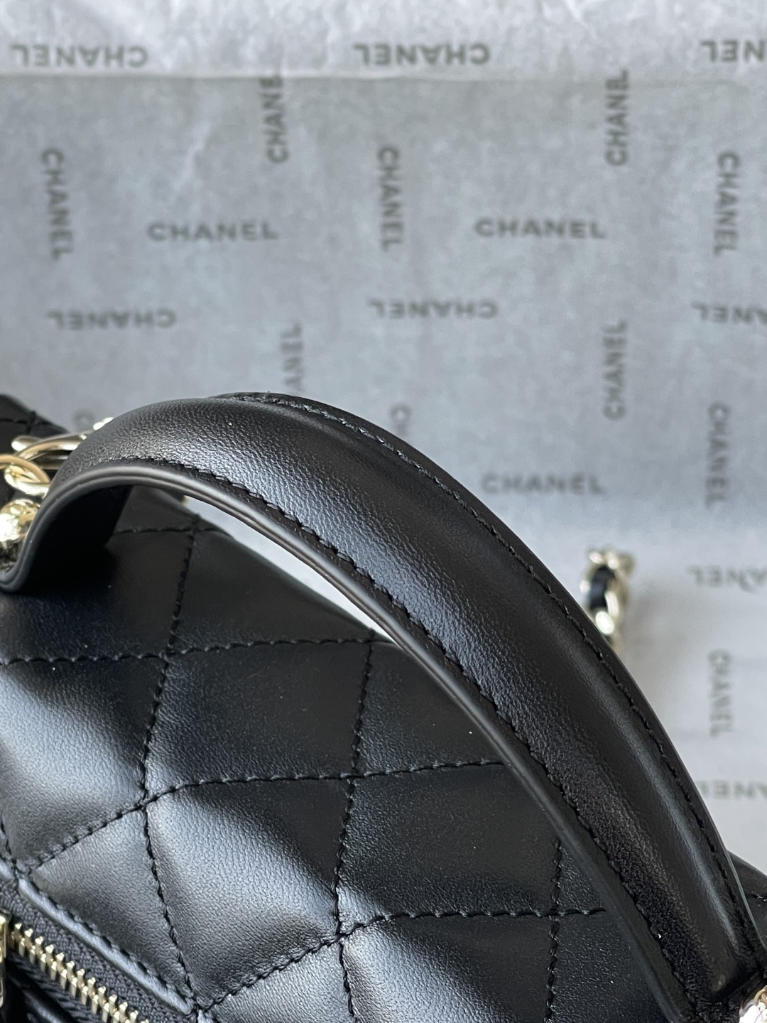 25C Classic Vanity Case with Chain（Black） - Mocuir